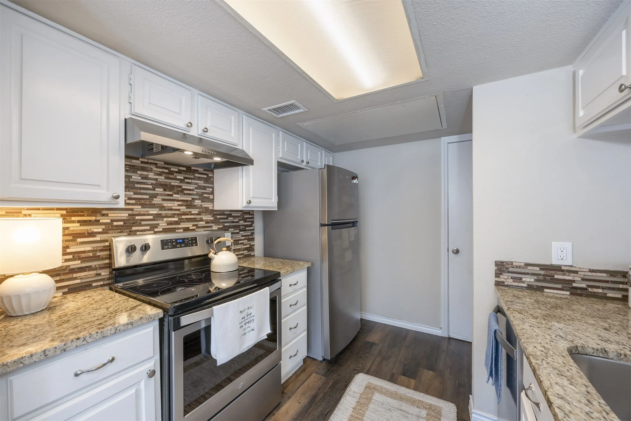 Condominium For Sale in Dallas County , 7151 Gaston Avenue 910, Dallas, Texas 75214, 2 Bedroom, 3 Bathroom, 1 Garage spaces, 1,087 Sqft, built in 1983, mls#21369646, Real Estate Agent in Dallas, Homes For Sale in Dallas county, Homes For Sale in Dallas, Realtor in Dallas Texas, Real Estate Brokerage Independent Realty Texas, Luminita Cordes Realtor