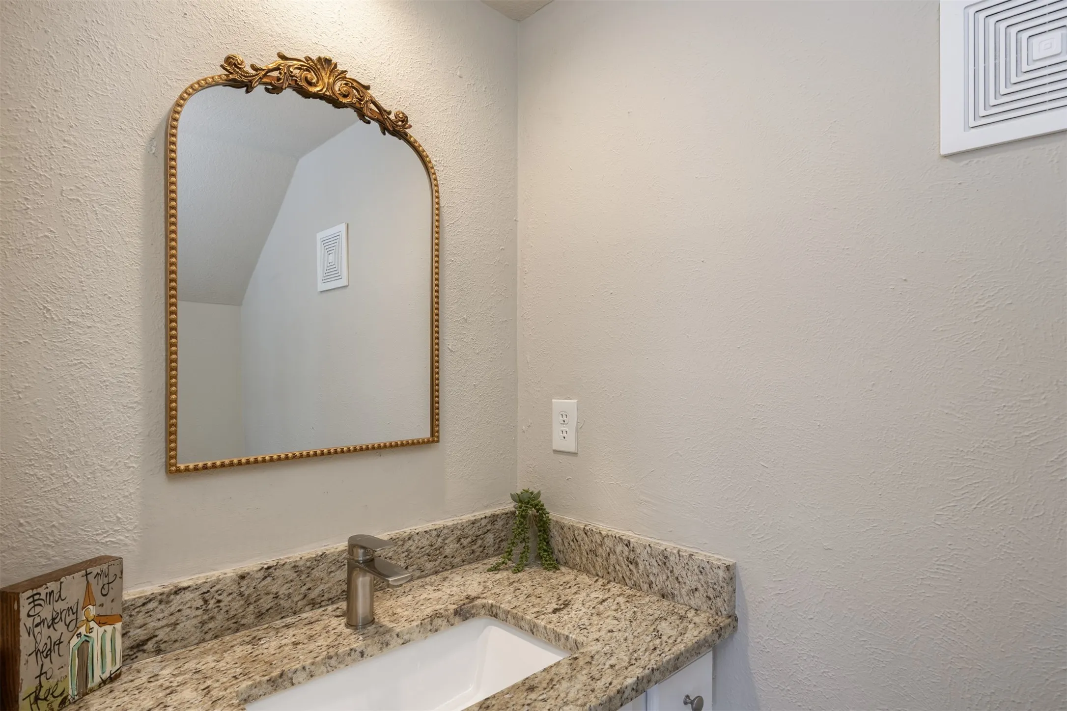 Condominium For Sale in Dallas County , 7151 Gaston Avenue 910, Dallas, Texas 75214, 2 Bedroom, 3 Bathroom, 1 Garage spaces, 1,087 Sqft, built in 1983, mls#21369646, Real Estate Agent in Dallas, Homes For Sale in Dallas county, Homes For Sale in Dallas, Realtor in Dallas Texas, Real Estate Brokerage Independent Realty Texas, Luminita Cordes Realtor