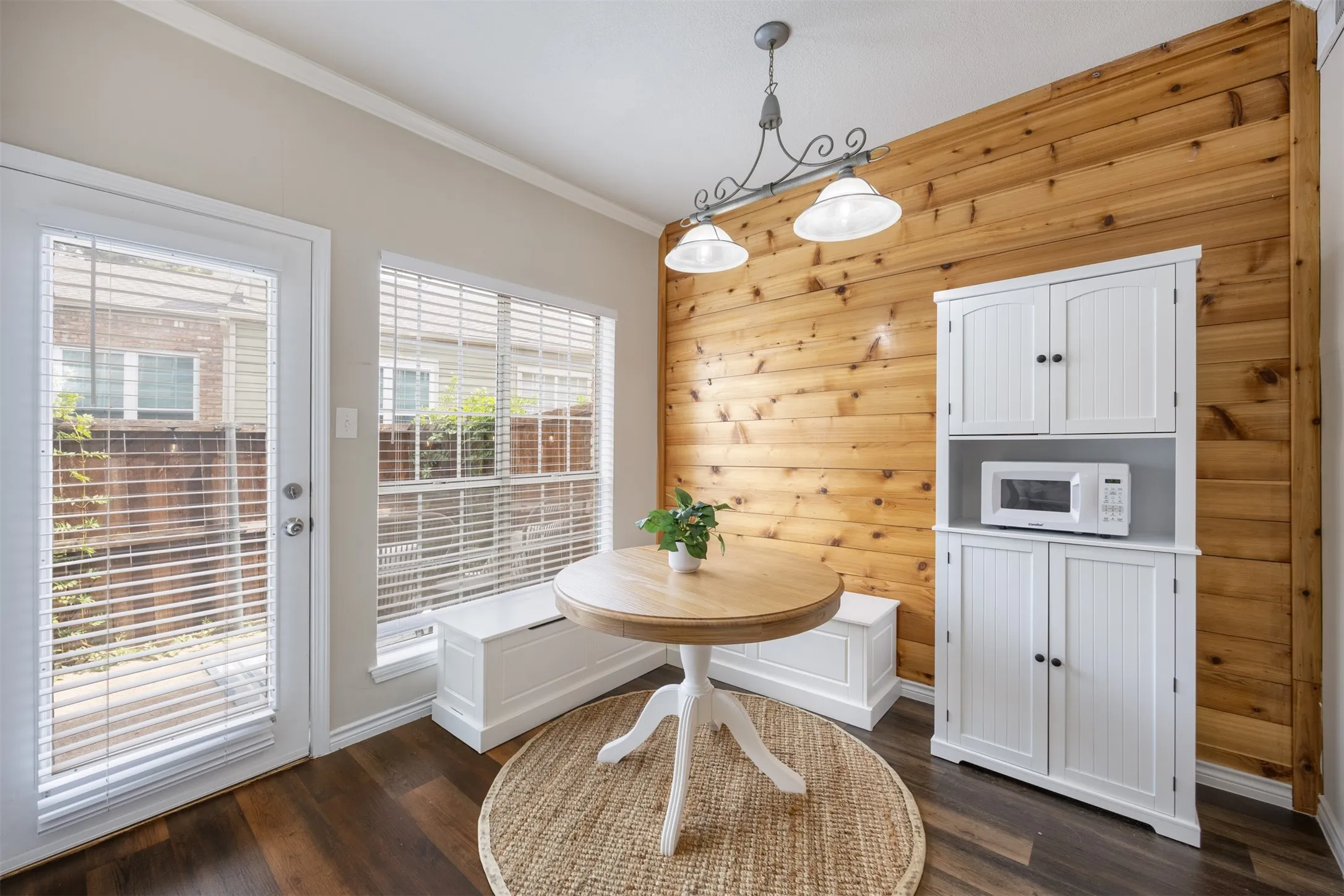 Condominium For Sale in Dallas County , 7151 Gaston Avenue 910, Dallas, Texas 75214, 2 Bedroom, 3 Bathroom, 1 Garage spaces, 1,087 Sqft, built in 1983, mls#21369646, Real Estate Agent in Dallas, Homes For Sale in Dallas county, Homes For Sale in Dallas, Realtor in Dallas Texas, Real Estate Brokerage Independent Realty Texas, Luminita Cordes Realtor