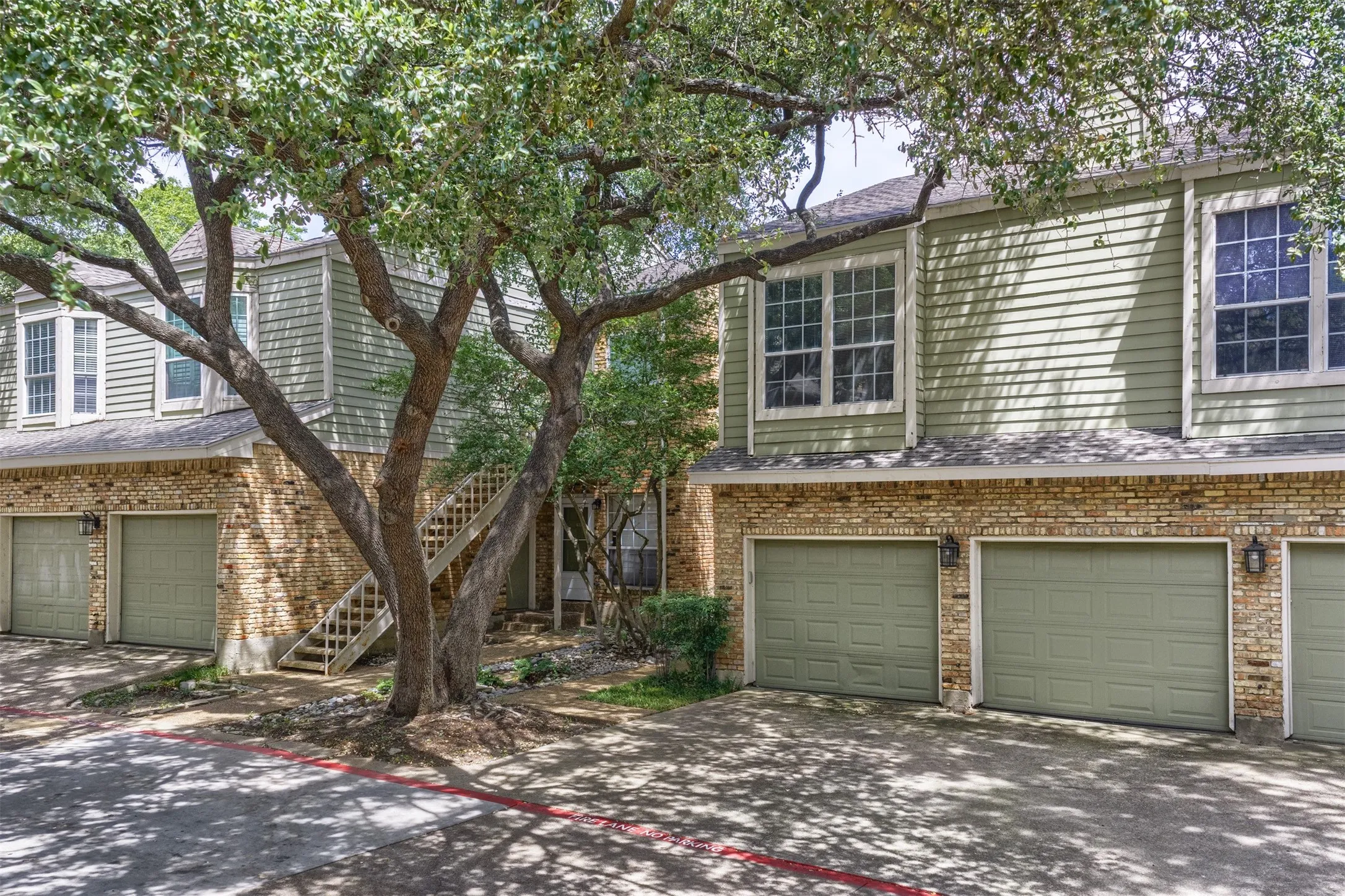 Condominium For Sale in Dallas County , 7151 Gaston Avenue 910, Dallas, Texas 75214, 2 Bedroom, 3 Bathroom, 1 Garage spaces, 1,087 Sqft, built in 1983, mls#21369646, Real Estate Agent in Dallas, Homes For Sale in Dallas county, Homes For Sale in Dallas, Realtor in Dallas Texas, Real Estate Brokerage Independent Realty Texas, Luminita Cordes Realtor