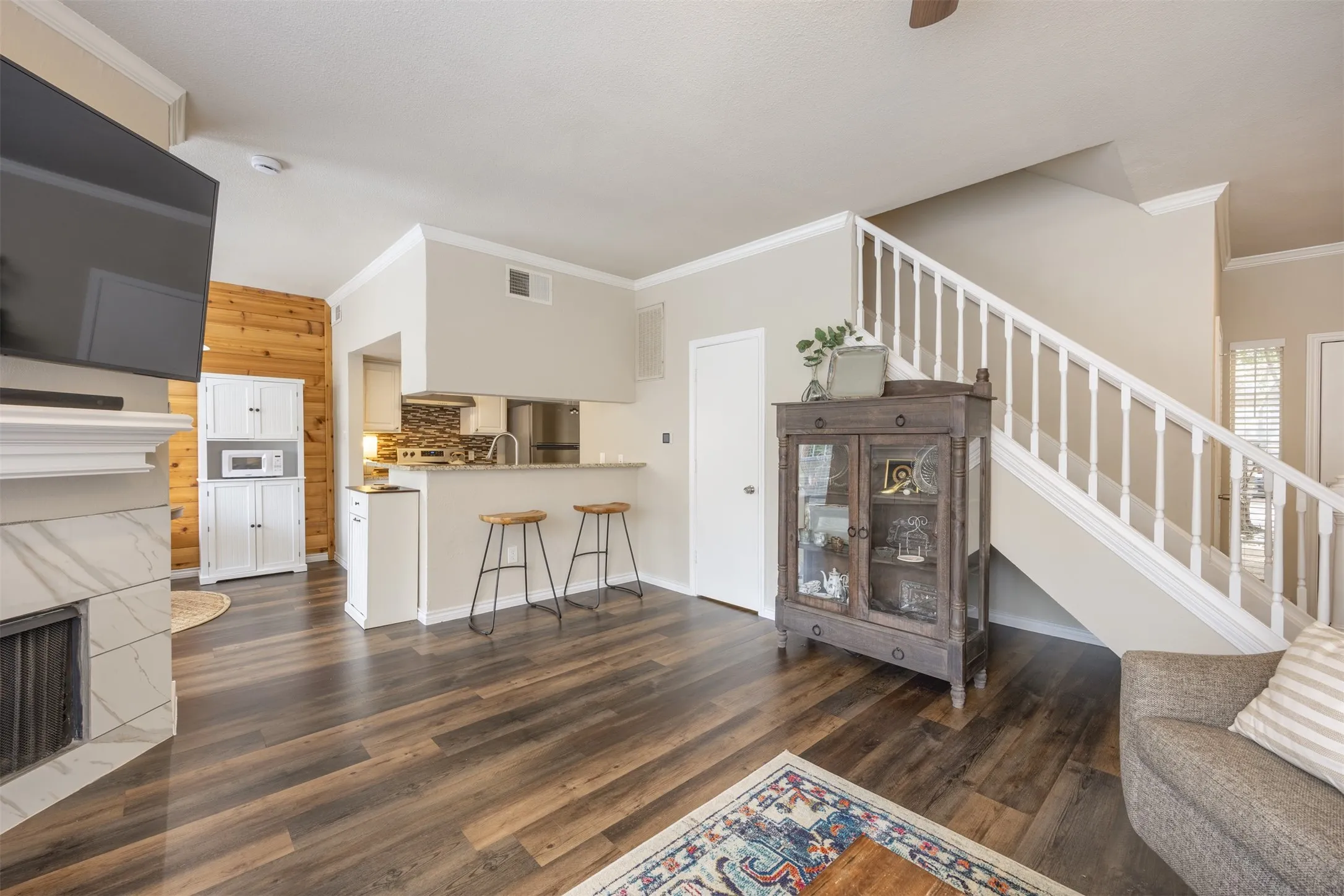 Condominium For Sale in Dallas County , 7151 Gaston Avenue 910, Dallas, Texas 75214, 2 Bedroom, 3 Bathroom, 1 Garage spaces, 1,087 Sqft, built in 1983, mls#21369646, Real Estate Agent in Dallas, Homes For Sale in Dallas county, Homes For Sale in Dallas, Realtor in Dallas Texas, Real Estate Brokerage Independent Realty Texas, Luminita Cordes Realtor