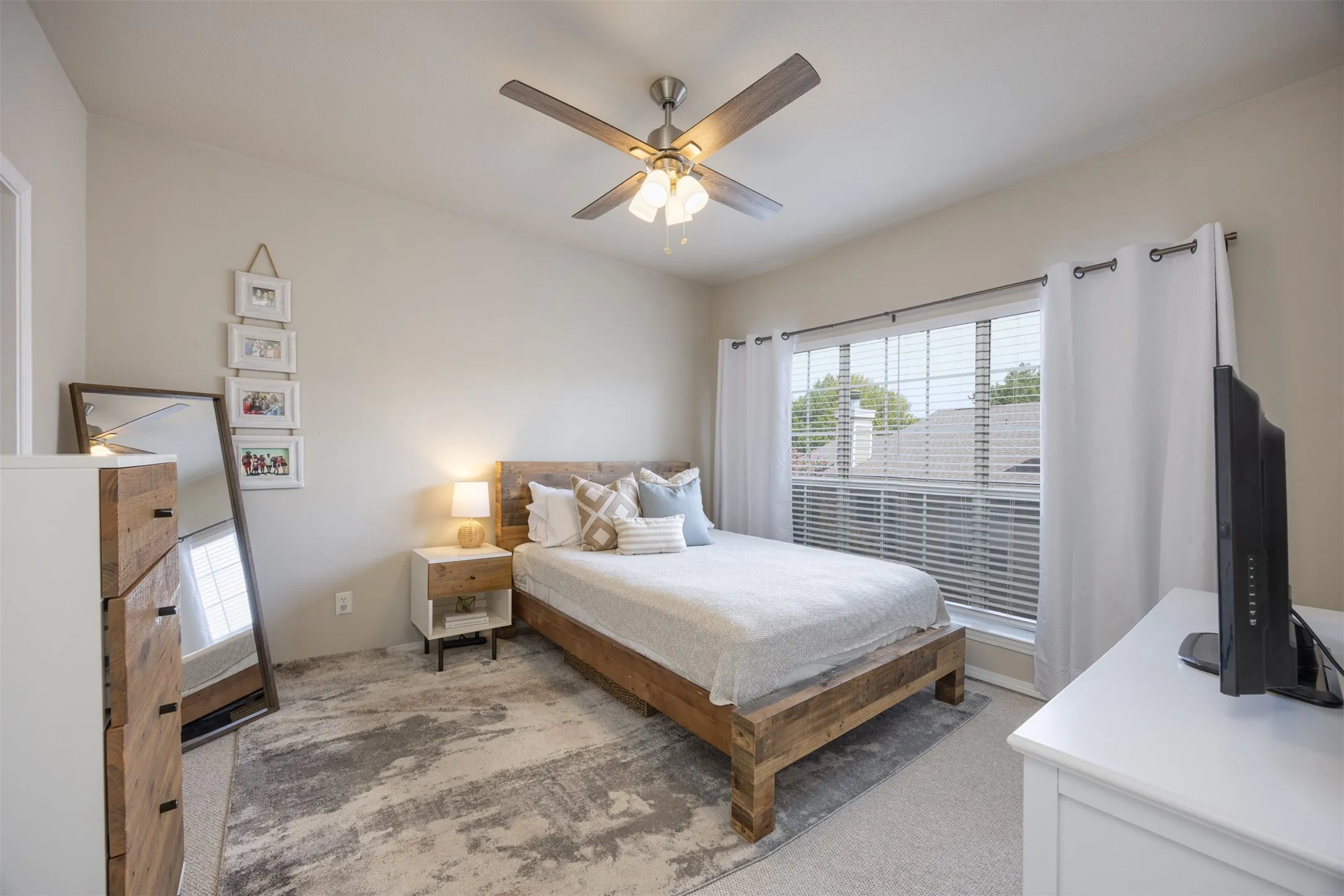 Condominium For Sale in Dallas County , 7151 Gaston Avenue 910, Dallas, Texas 75214, 2 Bedroom, 3 Bathroom, 1 Garage spaces, 1,087 Sqft, built in 1983, mls#21369646, Real Estate Agent in Dallas, Homes For Sale in Dallas county, Homes For Sale in Dallas, Realtor in Dallas Texas, Real Estate Brokerage Independent Realty Texas, Luminita Cordes Realtor