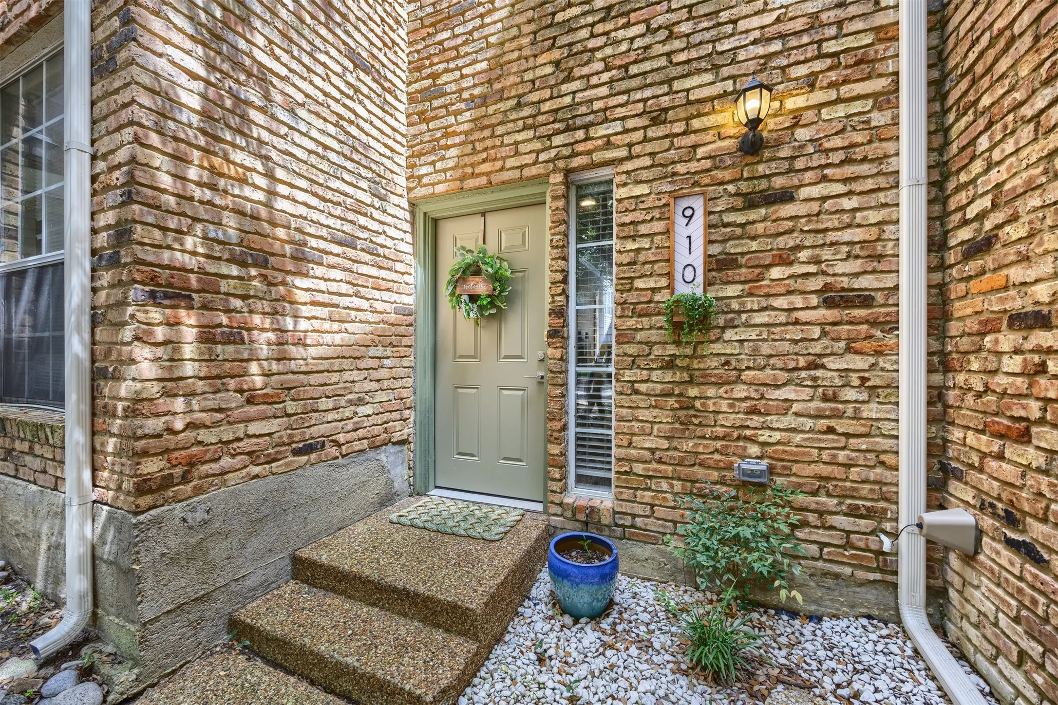 Condominium For Sale in Dallas County , 7151 Gaston Avenue 910, Dallas, Texas 75214, 2 Bedroom, 3 Bathroom, 1 Garage spaces, 1,087 Sqft, built in 1983, mls#21369646, Real Estate Agent in Dallas, Homes For Sale in Dallas county, Homes For Sale in Dallas, Realtor in Dallas Texas, Real Estate Brokerage Independent Realty Texas, Luminita Cordes Realtor