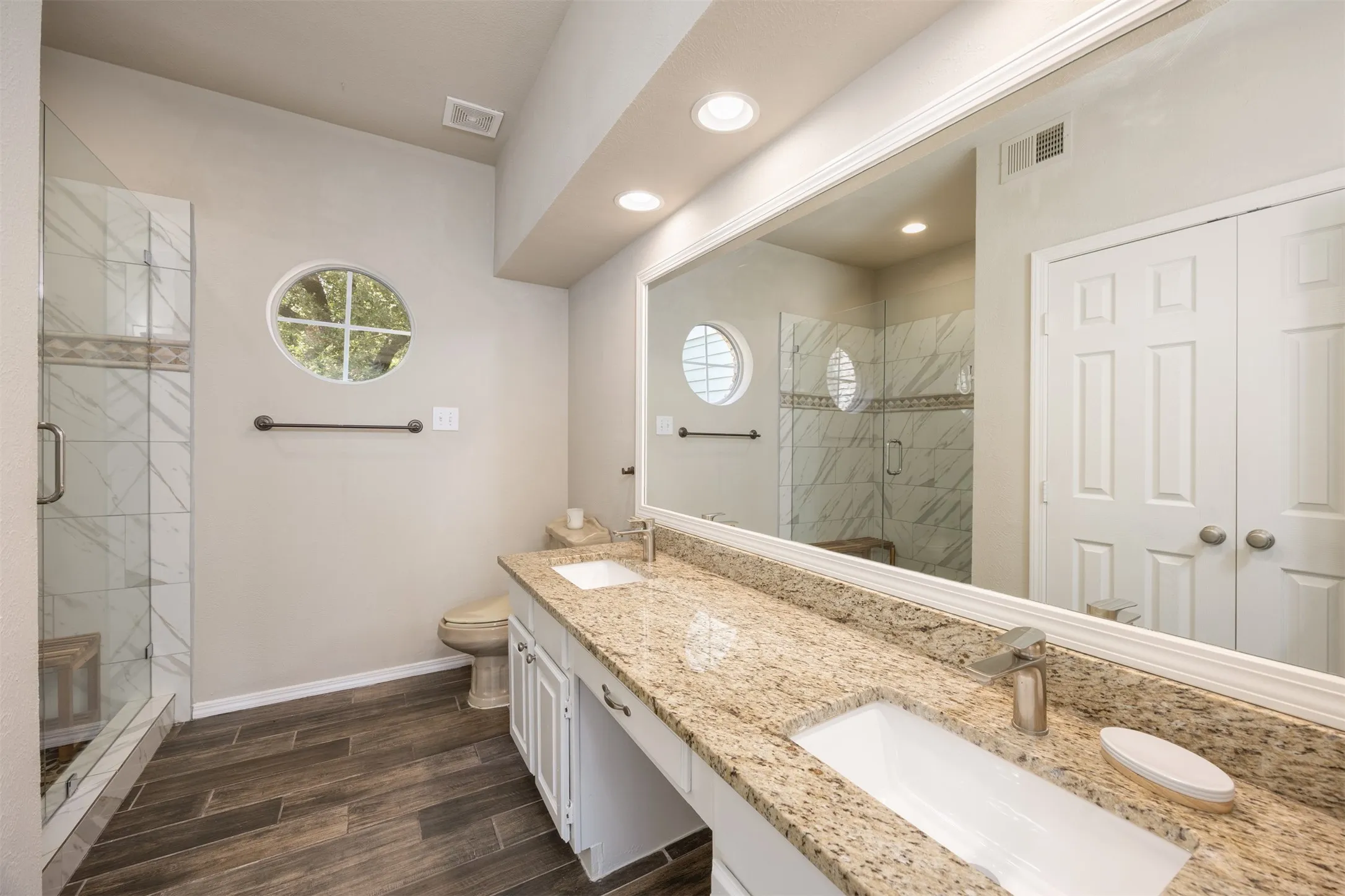 Condominium For Sale in Dallas County , 7151 Gaston Avenue 910, Dallas, Texas 75214, 2 Bedroom, 3 Bathroom, 1 Garage spaces, 1,087 Sqft, built in 1983, mls#21369646, Real Estate Agent in Dallas, Homes For Sale in Dallas county, Homes For Sale in Dallas, Realtor in Dallas Texas, Real Estate Brokerage Independent Realty Texas, Luminita Cordes Realtor