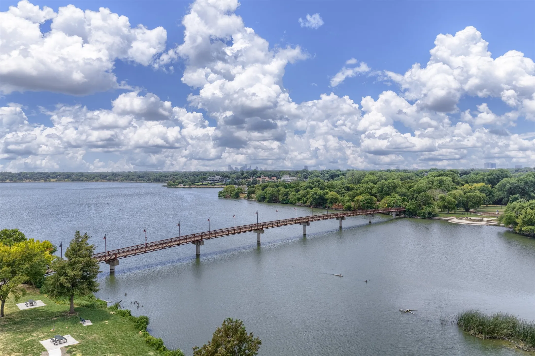 Condominium For Sale in Dallas County , 7151 Gaston Avenue 910, Dallas, Texas 75214, 2 Bedroom, 3 Bathroom, 1 Garage spaces, 1,087 Sqft, built in 1983, mls#21369646, Real Estate Agent in Dallas, Homes For Sale in Dallas county, Homes For Sale in Dallas, Realtor in Dallas Texas, Real Estate Brokerage Independent Realty Texas, Luminita Cordes Realtor