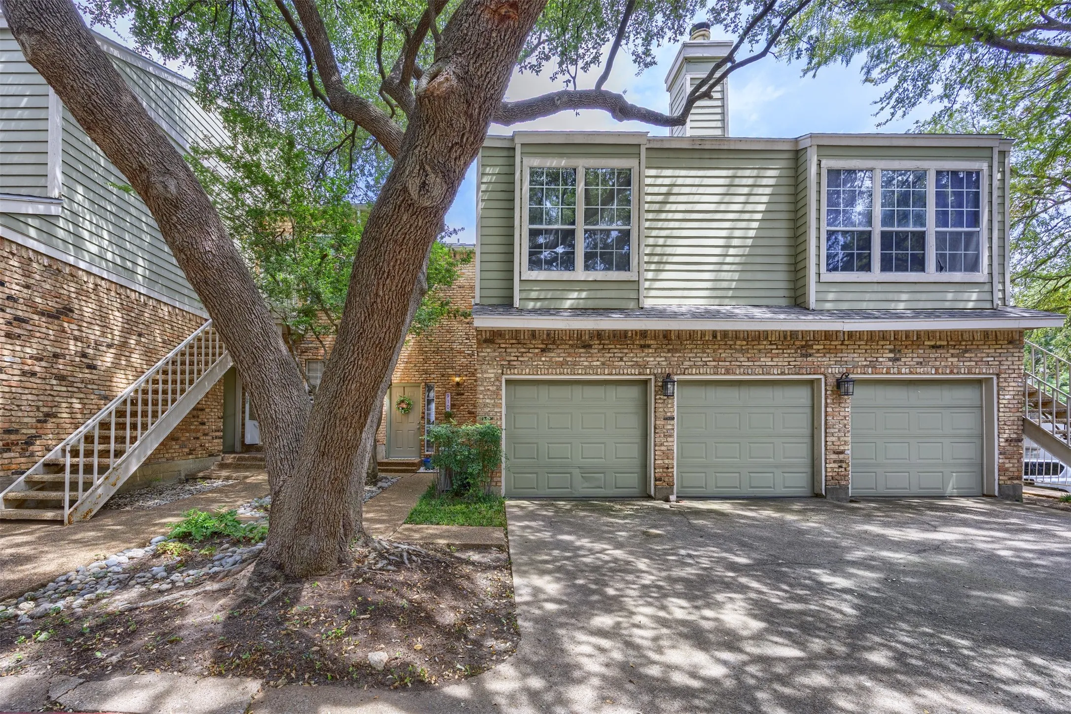 Condominium For Sale in Dallas County , 7151 Gaston Avenue 910, Dallas, Texas 75214, 2 Bedroom, 3 Bathroom, 1 Garage spaces, 1,087 Sqft, built in 1983, mls#21369646, Real Estate Agent in Dallas, Homes For Sale in Dallas county, Homes For Sale in Dallas, Realtor in Dallas Texas, Real Estate Brokerage Independent Realty Texas, Luminita Cordes Realtor