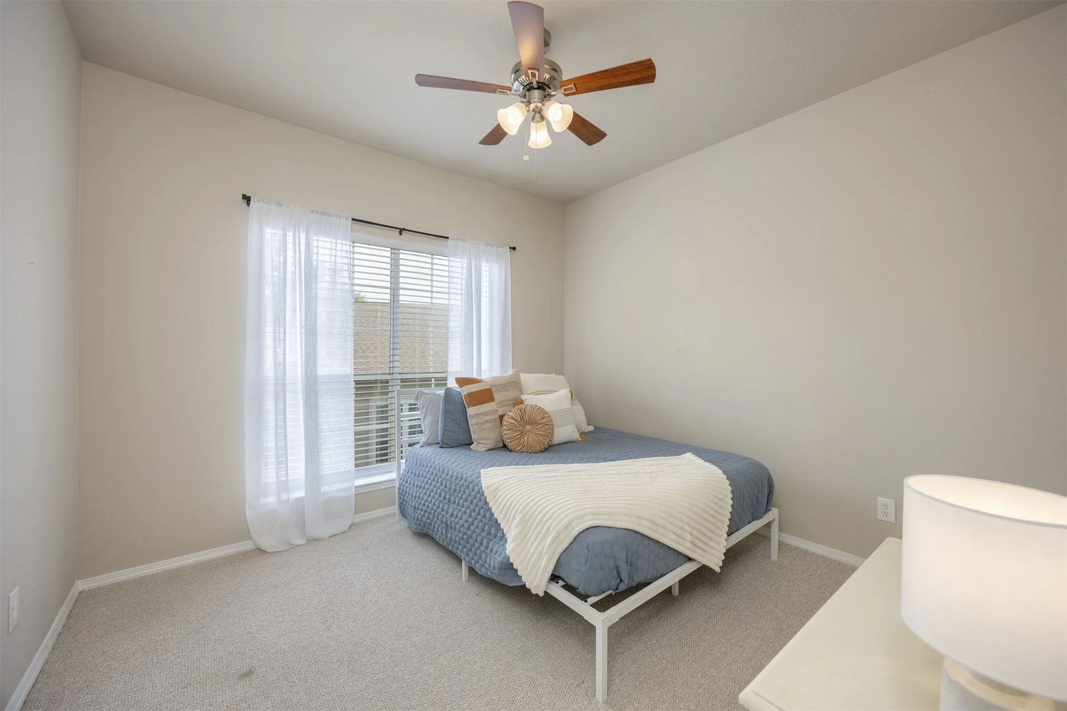 Condominium For Sale in Dallas County , 7151 Gaston Avenue 910, Dallas, Texas 75214, 2 Bedroom, 3 Bathroom, 1 Garage spaces, 1,087 Sqft, built in 1983, mls#21369646, Real Estate Agent in Dallas, Homes For Sale in Dallas county, Homes For Sale in Dallas, Realtor in Dallas Texas, Real Estate Brokerage Independent Realty Texas, Luminita Cordes Realtor