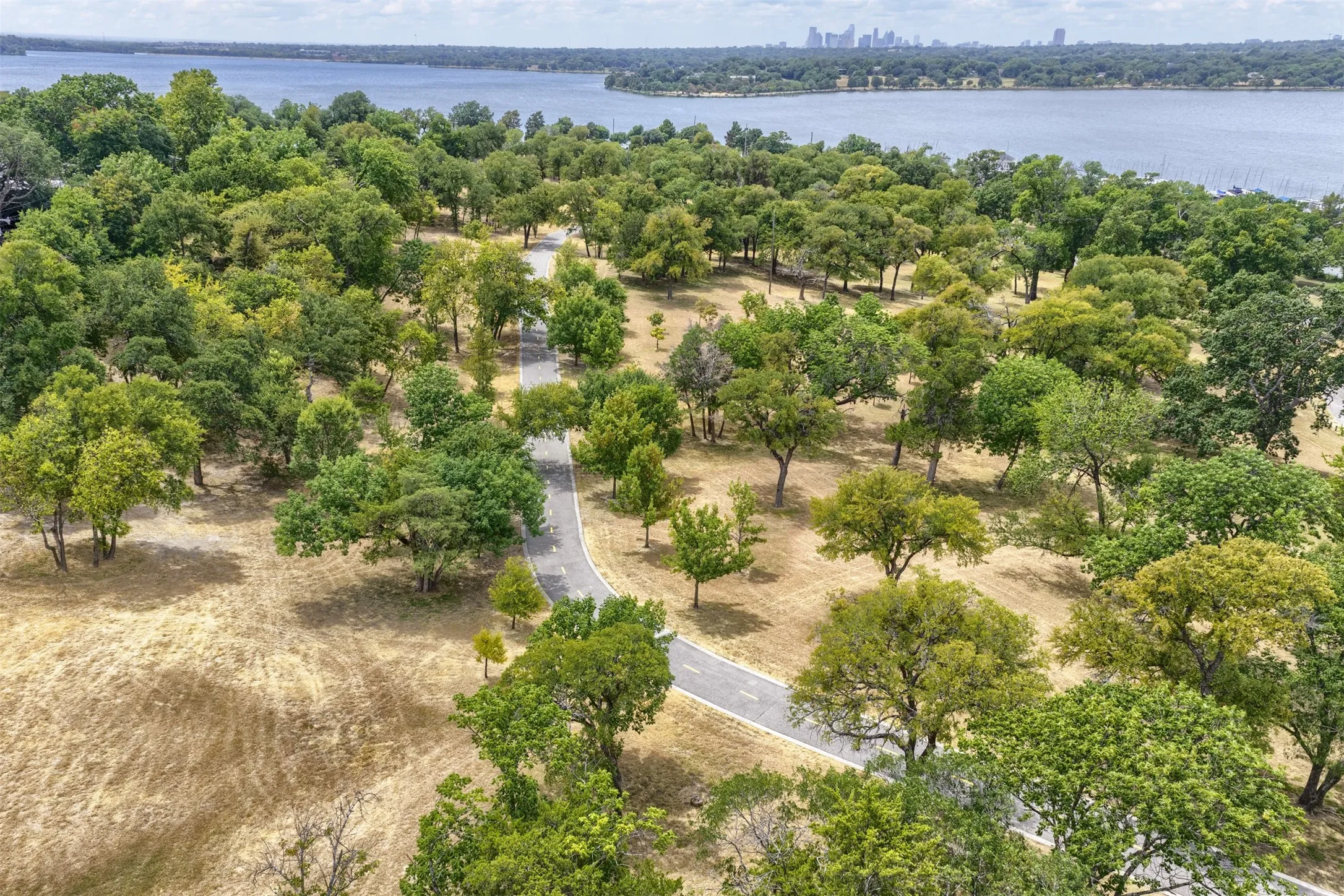 Condominium For Sale in Dallas County , 7151 Gaston Avenue 910, Dallas, Texas 75214, 2 Bedroom, 3 Bathroom, 1 Garage spaces, 1,087 Sqft, built in 1983, mls#21369646, Real Estate Agent in Dallas, Homes For Sale in Dallas county, Homes For Sale in Dallas, Realtor in Dallas Texas, Real Estate Brokerage Independent Realty Texas, Luminita Cordes Realtor