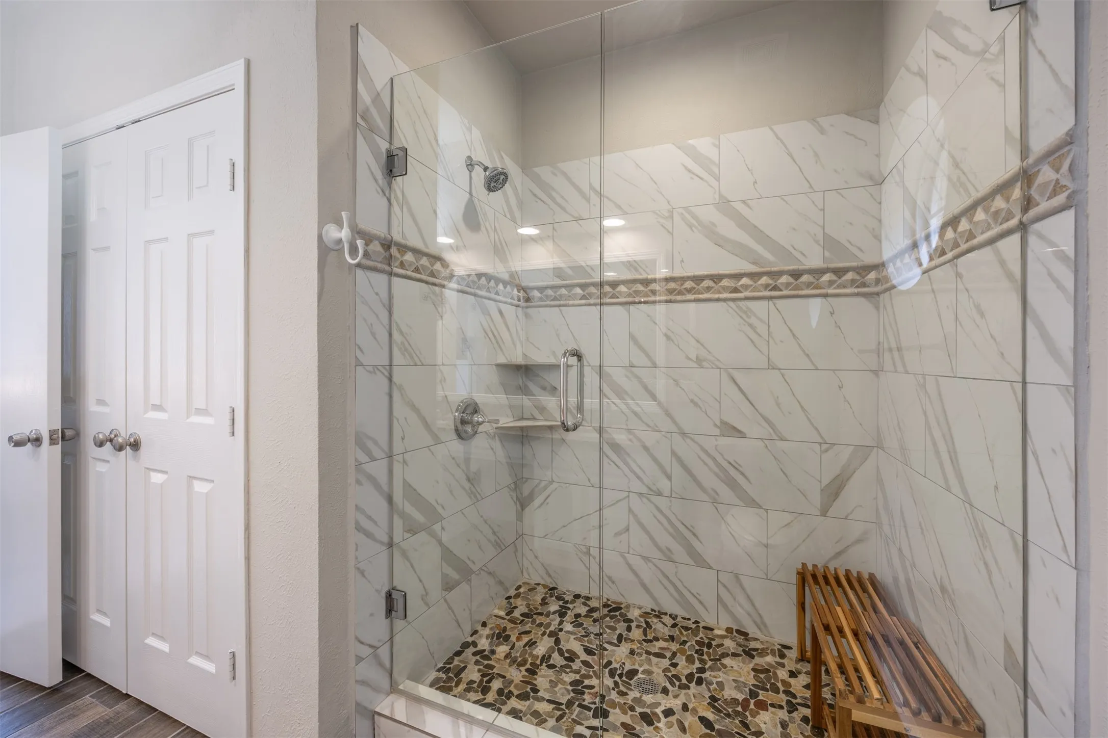 Condominium For Sale in Dallas County , 7151 Gaston Avenue 910, Dallas, Texas 75214, 2 Bedroom, 3 Bathroom, 1 Garage spaces, 1,087 Sqft, built in 1983, mls#21369646, Real Estate Agent in Dallas, Homes For Sale in Dallas county, Homes For Sale in Dallas, Realtor in Dallas Texas, Real Estate Brokerage Independent Realty Texas, Luminita Cordes Realtor