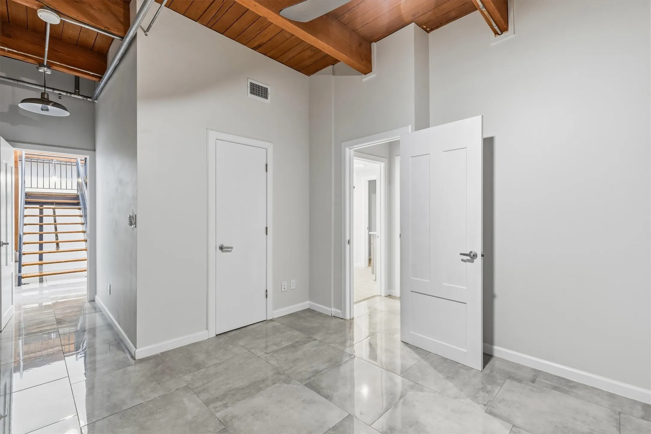 Condominium For Sale in Dallas County , 509 Elm Street 604, Dallas, Texas 75202, 4 Bedroom, 3 Bathroom, Garage spaces, 2,522 Sqft, built in 1930, mls#21368878, Real Estate Agent in Dallas, Homes For Sale in Dallas county, Homes For Sale in Dallas, Realtor in Dallas Texas, Real Estate Brokerage Independent Realty Texas, Luminita Cordes Realtor