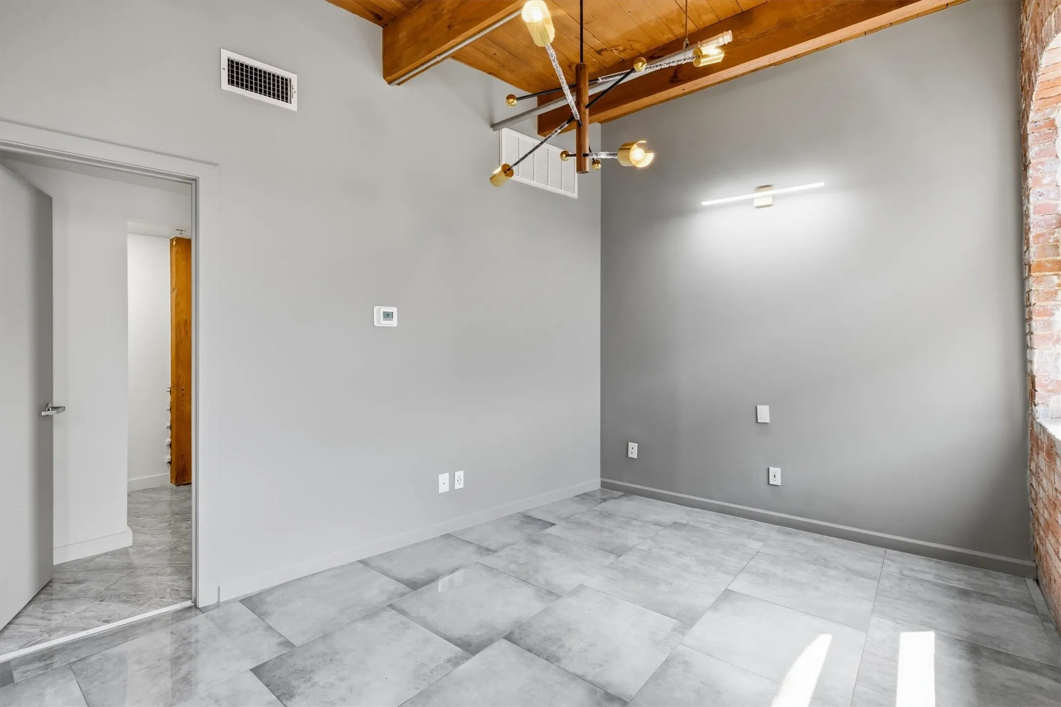 Condominium For Sale in Dallas County , 509 Elm Street 604, Dallas, Texas 75202, 4 Bedroom, 3 Bathroom, Garage spaces, 2,522 Sqft, built in 1930, mls#21368878, Real Estate Agent in Dallas, Homes For Sale in Dallas county, Homes For Sale in Dallas, Realtor in Dallas Texas, Real Estate Brokerage Independent Realty Texas, Luminita Cordes Realtor