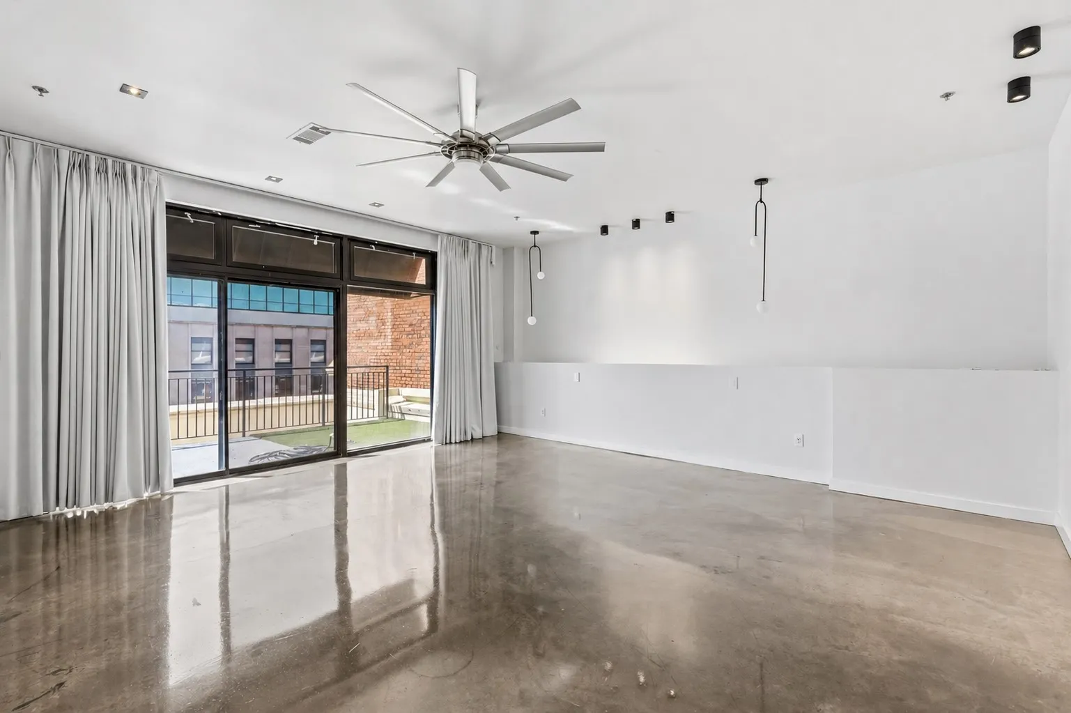 Condominium For Sale in Dallas County , 509 Elm Street 604, Dallas, Texas 75202, 4 Bedroom, 3 Bathroom, Garage spaces, 2,522 Sqft, built in 1930, mls#21368878, Real Estate Agent in Dallas, Homes For Sale in Dallas county, Homes For Sale in Dallas, Realtor in Dallas Texas, Real Estate Brokerage Independent Realty Texas, Luminita Cordes Realtor
