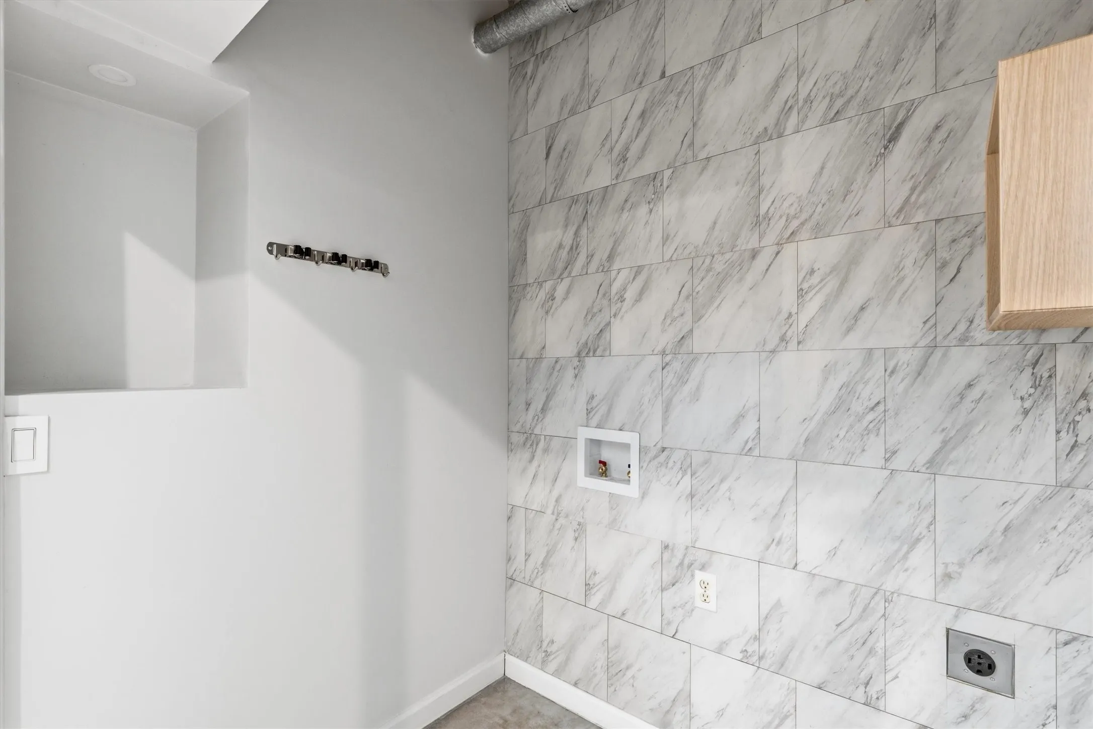 Condominium For Sale in Dallas County , 509 Elm Street 604, Dallas, Texas 75202, 4 Bedroom, 3 Bathroom, Garage spaces, 2,522 Sqft, built in 1930, mls#21368878, Real Estate Agent in Dallas, Homes For Sale in Dallas county, Homes For Sale in Dallas, Realtor in Dallas Texas, Real Estate Brokerage Independent Realty Texas, Luminita Cordes Realtor