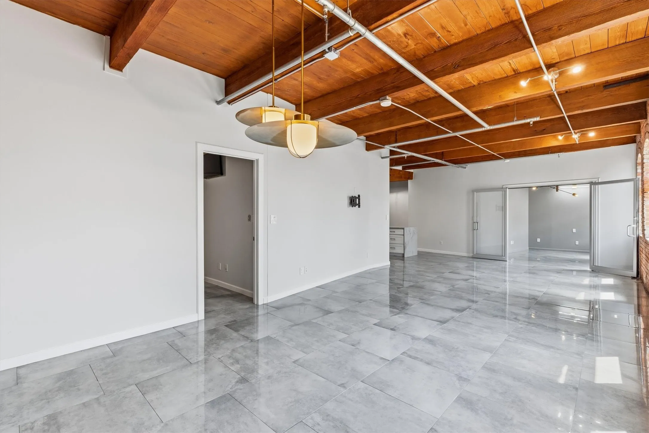 Condominium For Sale in Dallas County , 509 Elm Street 604, Dallas, Texas 75202, 4 Bedroom, 3 Bathroom, Garage spaces, 2,522 Sqft, built in 1930, mls#21368878, Real Estate Agent in Dallas, Homes For Sale in Dallas county, Homes For Sale in Dallas, Realtor in Dallas Texas, Real Estate Brokerage Independent Realty Texas, Luminita Cordes Realtor