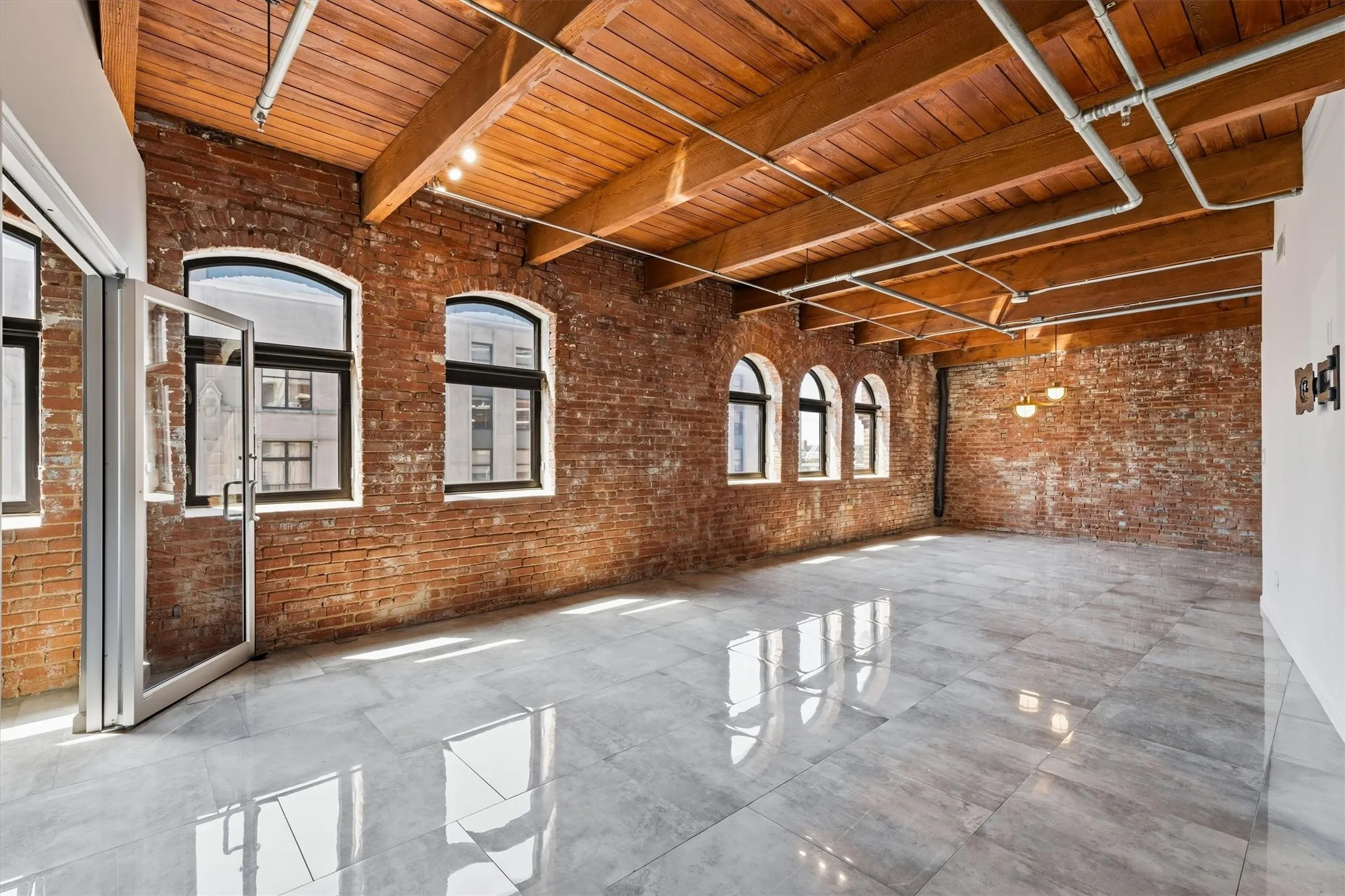 Condominium For Sale in Dallas County , 509 Elm Street 604, Dallas, Texas 75202, 4 Bedroom, 3 Bathroom, Garage spaces, 2,522 Sqft, built in 1930, mls#21368878, Real Estate Agent in Dallas, Homes For Sale in Dallas county, Homes For Sale in Dallas, Realtor in Dallas Texas, Real Estate Brokerage Independent Realty Texas, Luminita Cordes Realtor