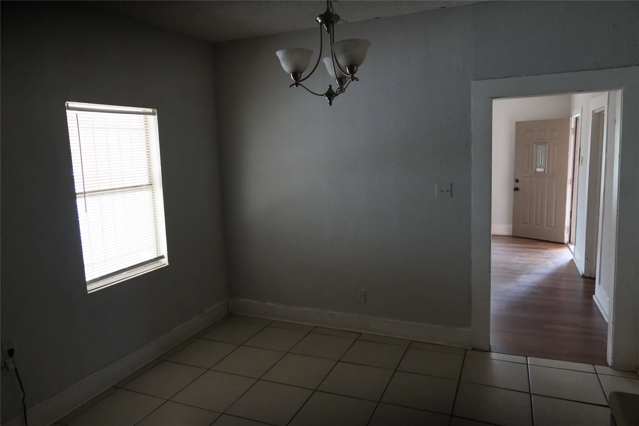 Single Family Residence For Sale in Dallas County , 4011 Coolidge Street, Dallas, Texas 75215, 4 Bedroom, 3 Bathroom, Garage spaces, 1,302 Sqft, built in 1921, mls#21370653, Real Estate Agent in Dallas, Homes For Sale in Dallas county, Homes For Sale in Dallas, Realtor in Dallas Texas, Real Estate Brokerage Independent Realty Texas, Luminita Cordes Realtor