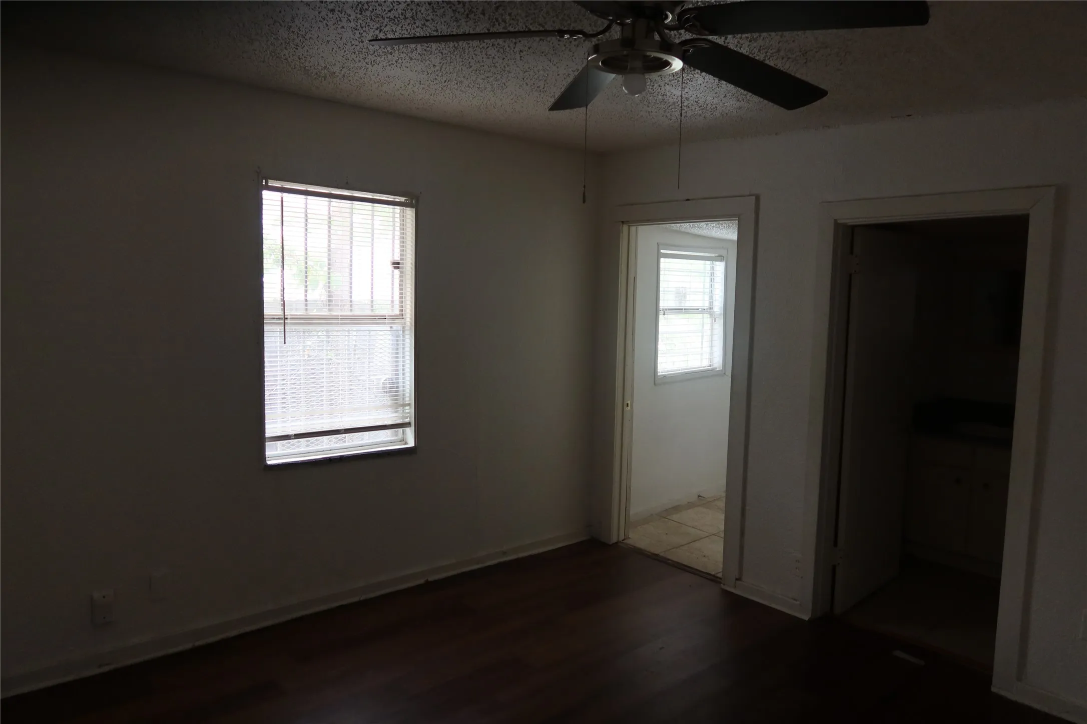 Single Family Residence For Sale in Dallas County , 4011 Coolidge Street, Dallas, Texas 75215, 4 Bedroom, 3 Bathroom, Garage spaces, 1,302 Sqft, built in 1921, mls#21370653, Real Estate Agent in Dallas, Homes For Sale in Dallas county, Homes For Sale in Dallas, Realtor in Dallas Texas, Real Estate Brokerage Independent Realty Texas, Luminita Cordes Realtor