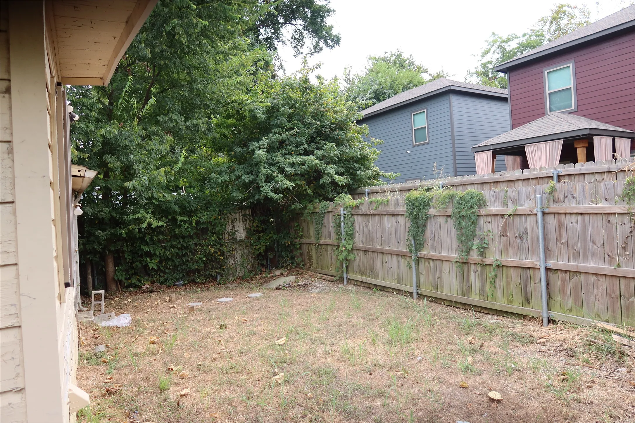 Single Family Residence For Sale in Dallas County , 4011 Coolidge Street, Dallas, Texas 75215, 4 Bedroom, 3 Bathroom, Garage spaces, 1,302 Sqft, built in 1921, mls#21370653, Real Estate Agent in Dallas, Homes For Sale in Dallas county, Homes For Sale in Dallas, Realtor in Dallas Texas, Real Estate Brokerage Independent Realty Texas, Luminita Cordes Realtor