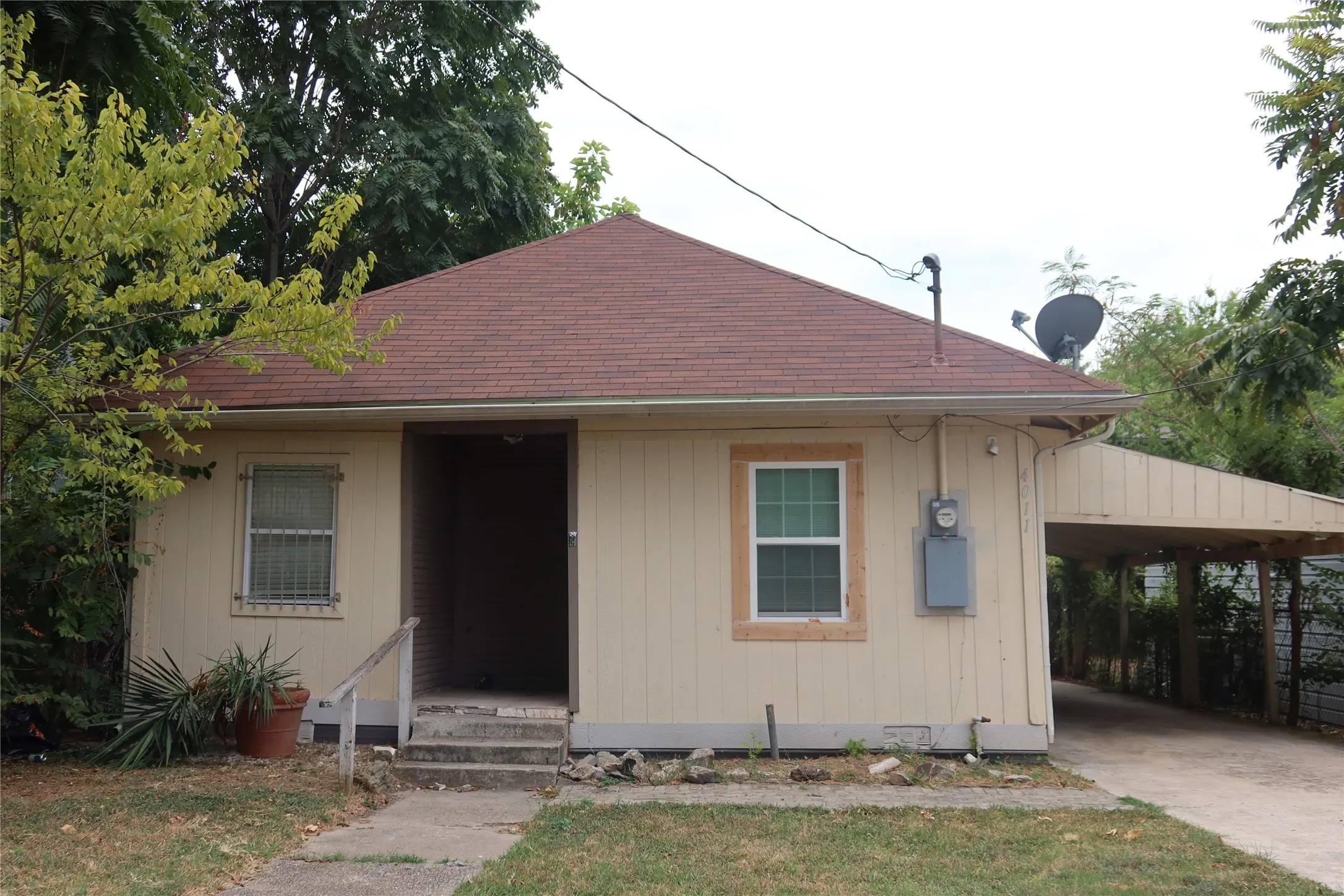 Single Family Residence For Sale in Dallas County , 4011 Coolidge Street, Dallas, Texas 75215, 4 Bedroom, 3 Bathroom, Garage spaces, 1,302 Sqft, built in 1921, mls#21370653, Real Estate Agent in Dallas, Homes For Sale in Dallas county, Homes For Sale in Dallas, Realtor in Dallas Texas, Real Estate Brokerage Independent Realty Texas, Luminita Cordes Realtor