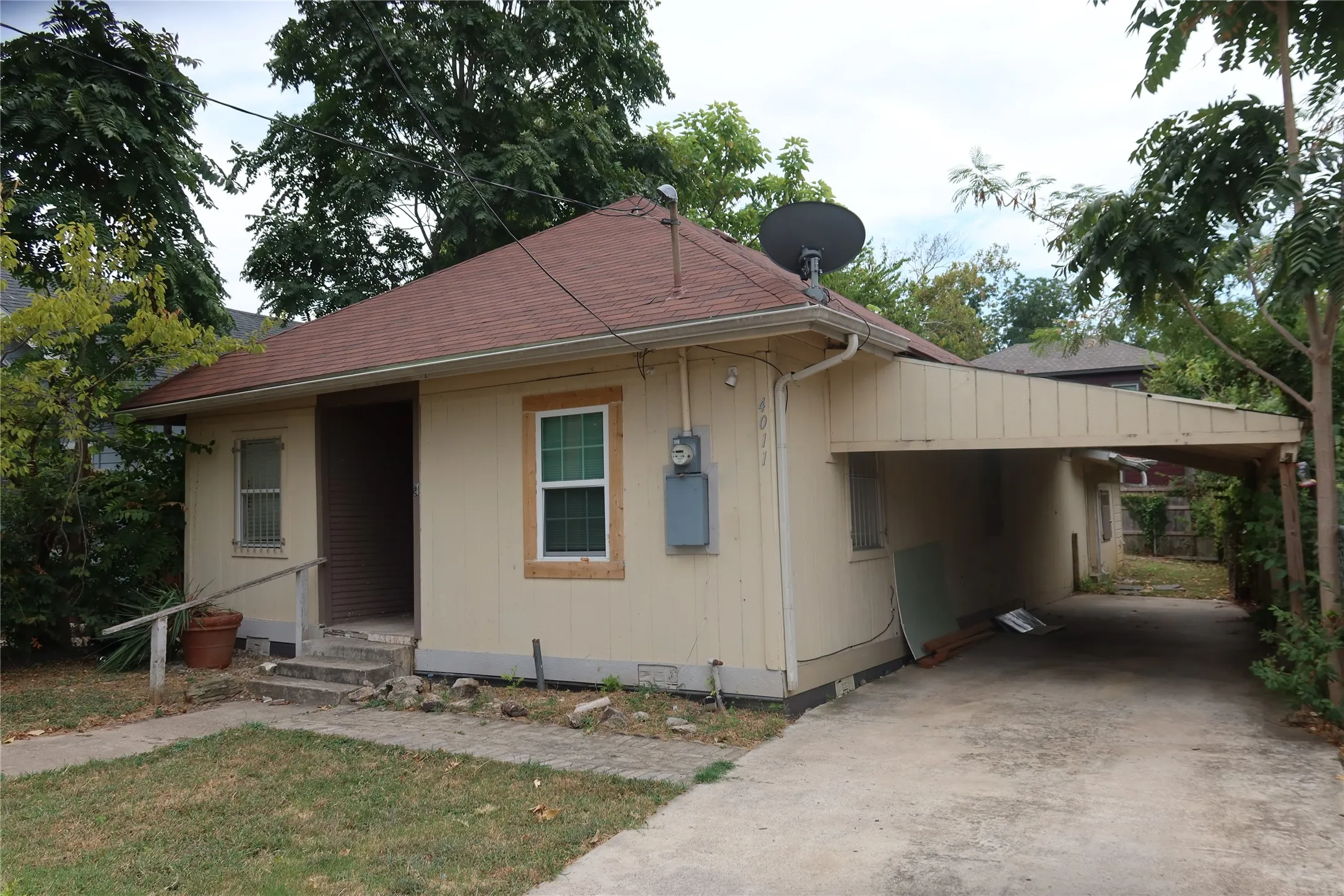 Single Family Residence For Sale in Dallas County , 4011 Coolidge Street, Dallas, Texas 75215, 4 Bedroom, 3 Bathroom, Garage spaces, 1,302 Sqft, built in 1921, mls#21370653, Real Estate Agent in Dallas, Homes For Sale in Dallas county, Homes For Sale in Dallas, Realtor in Dallas Texas, Real Estate Brokerage Independent Realty Texas, Luminita Cordes Realtor