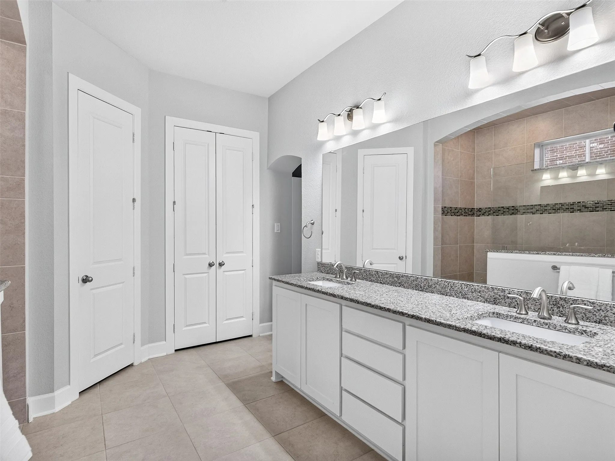 Single Family Residence For Sale in Denton County , 1708 Yeddo Path, Flower Mound, Texas 75028, 4 Bedroom, 4 Bathroom, 3 Garage spaces, 3,452 Sqft, built in 2014, mls#21367700, Real Estate Agent in Flower Mound, Homes For Sale in Denton county, Homes For Sale in Flower Mound, Realtor in Flower Mound Texas, Real Estate Brokerage Independent Realty Texas, Luminita Cordes Realtor