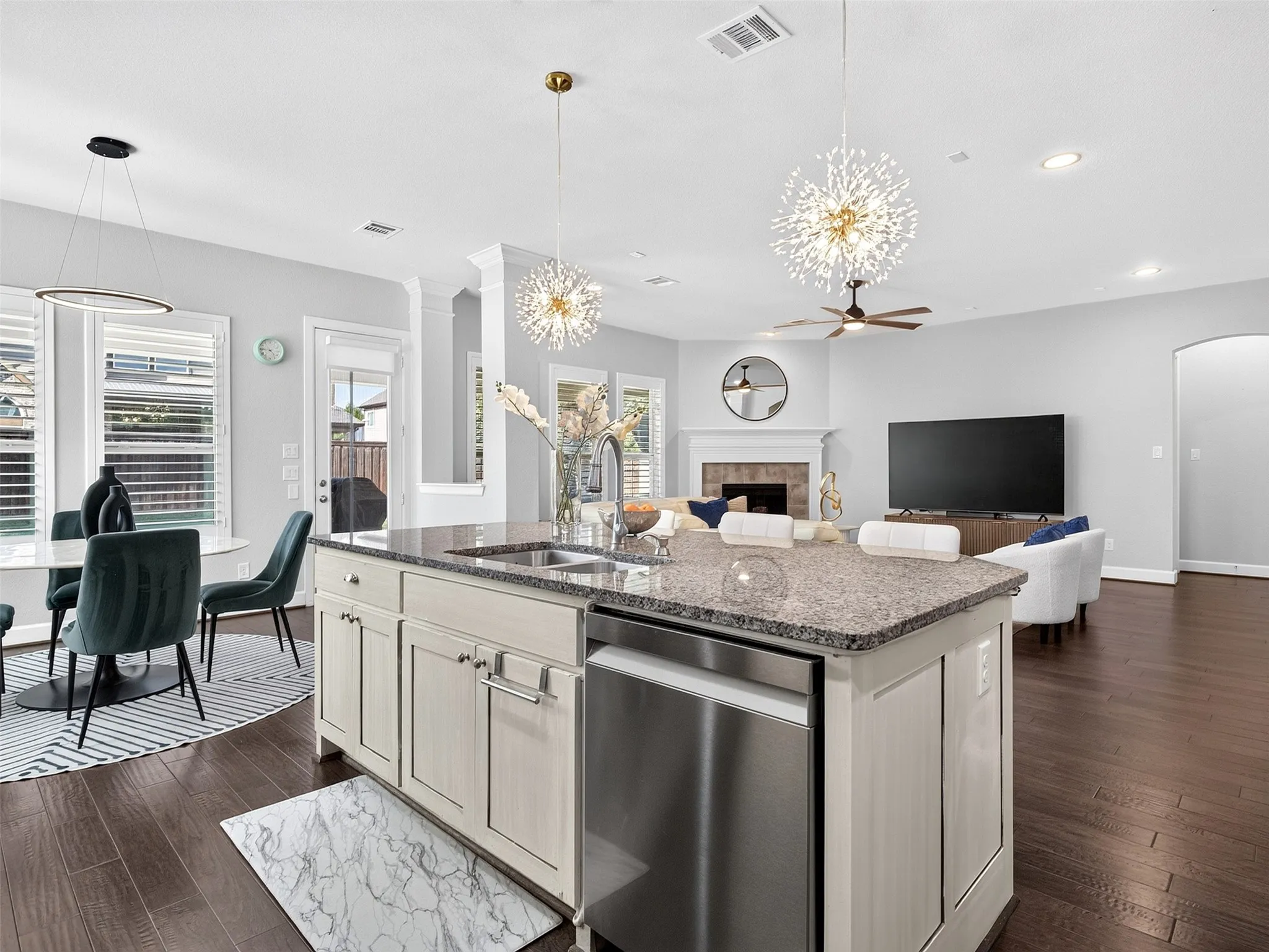 Single Family Residence For Sale in Denton County , 1708 Yeddo Path, Flower Mound, Texas 75028, 4 Bedroom, 4 Bathroom, 3 Garage spaces, 3,452 Sqft, built in 2014, mls#21367700, Real Estate Agent in Flower Mound, Homes For Sale in Denton county, Homes For Sale in Flower Mound, Realtor in Flower Mound Texas, Real Estate Brokerage Independent Realty Texas, Luminita Cordes Realtor