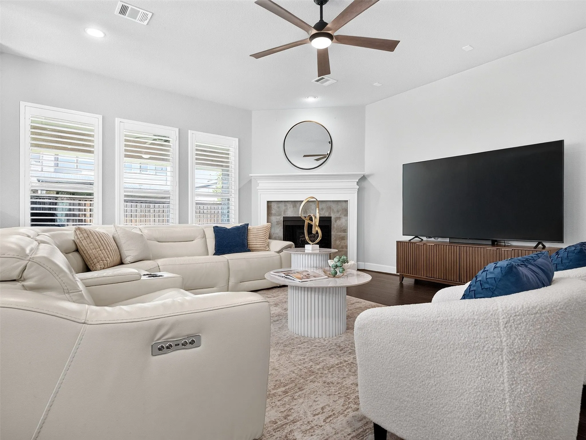 Single Family Residence For Sale in Denton County , 1708 Yeddo Path, Flower Mound, Texas 75028, 4 Bedroom, 4 Bathroom, 3 Garage spaces, 3,452 Sqft, built in 2014, mls#21367700, Real Estate Agent in Flower Mound, Homes For Sale in Denton county, Homes For Sale in Flower Mound, Realtor in Flower Mound Texas, Real Estate Brokerage Independent Realty Texas, Luminita Cordes Realtor
