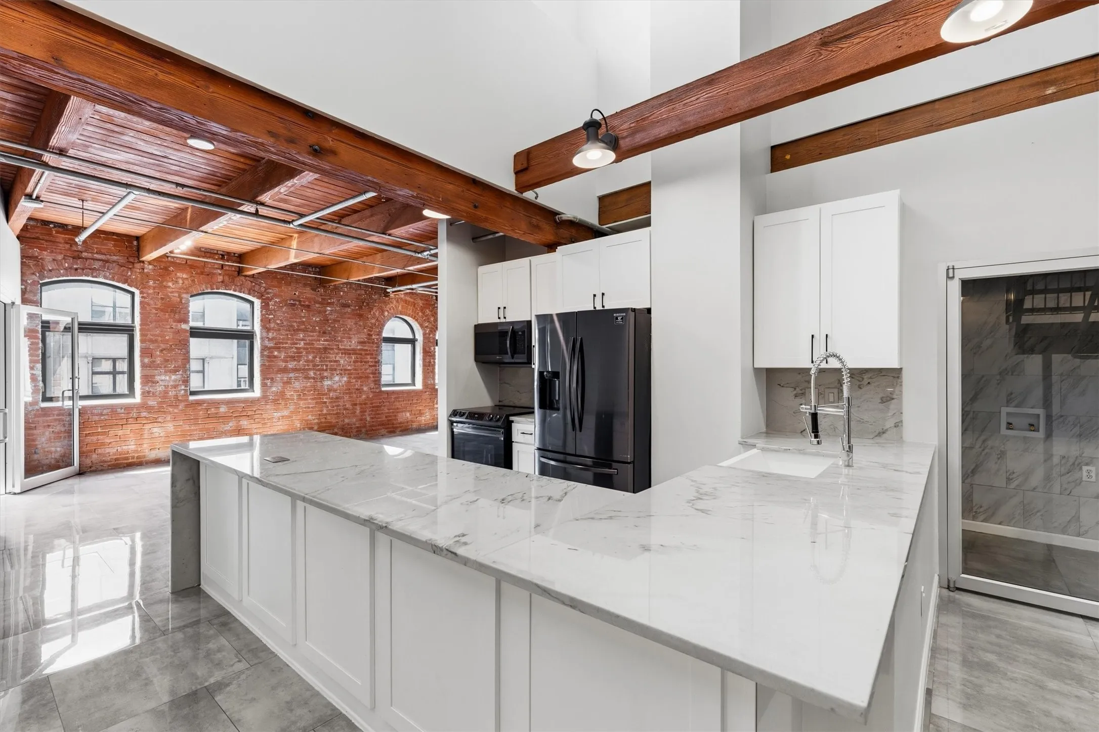 Condominium For Rent in Dallas County , 509 Elm Street 604, Dallas, Texas 75202, 4 Bedroom, 3 Bathroom, 2 Garage spaces, 2,522 Sqft, built in 1930, mls#21368501, Real Estate Agent in Dallas, Homes For Rent in Dallas county, Homes For Rent in Dallas, Realtor in Dallas Texas, Real Estate Brokerage Independent Realty Texas, Luminita Cordes Realtor