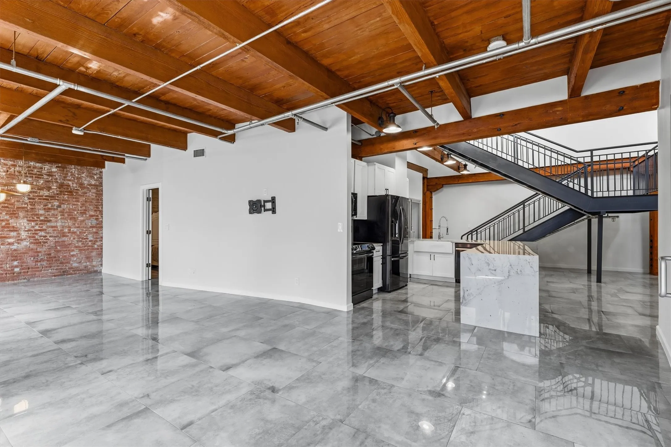 Condominium For Rent in Dallas County , 509 Elm Street 604, Dallas, Texas 75202, 4 Bedroom, 3 Bathroom, 2 Garage spaces, 2,522 Sqft, built in 1930, mls#21368501, Real Estate Agent in Dallas, Homes For Rent in Dallas county, Homes For Rent in Dallas, Realtor in Dallas Texas, Real Estate Brokerage Independent Realty Texas, Luminita Cordes Realtor