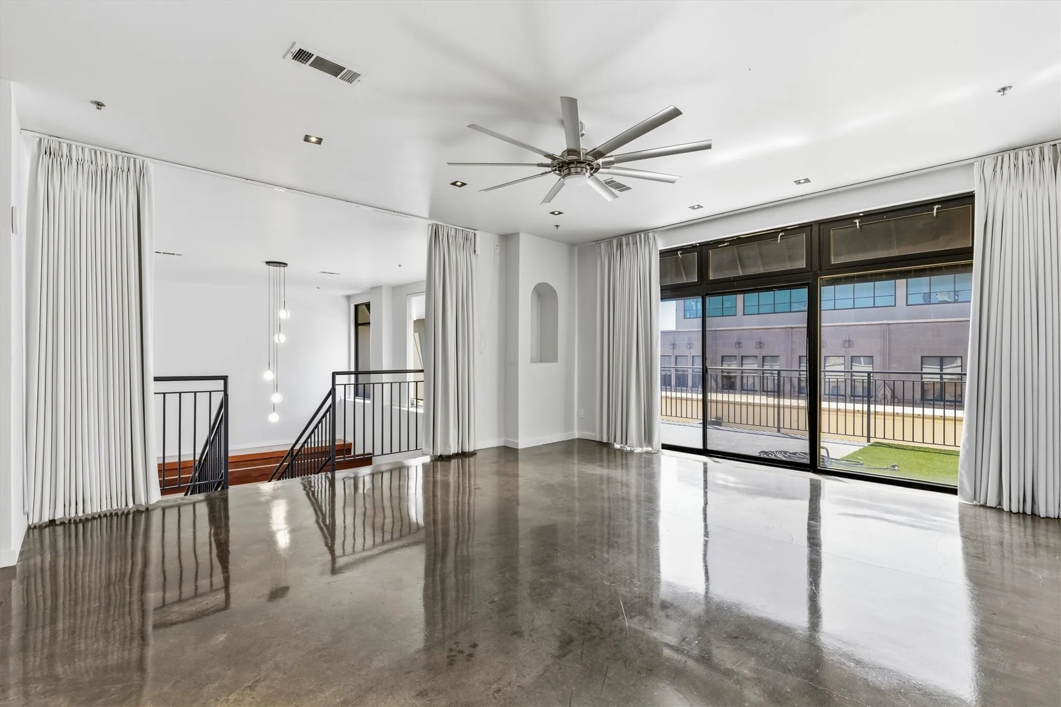 Condominium For Rent in Dallas County , 509 Elm Street 604, Dallas, Texas 75202, 4 Bedroom, 3 Bathroom, 2 Garage spaces, 2,522 Sqft, built in 1930, mls#21368501, Real Estate Agent in Dallas, Homes For Rent in Dallas county, Homes For Rent in Dallas, Realtor in Dallas Texas, Real Estate Brokerage Independent Realty Texas, Luminita Cordes Realtor