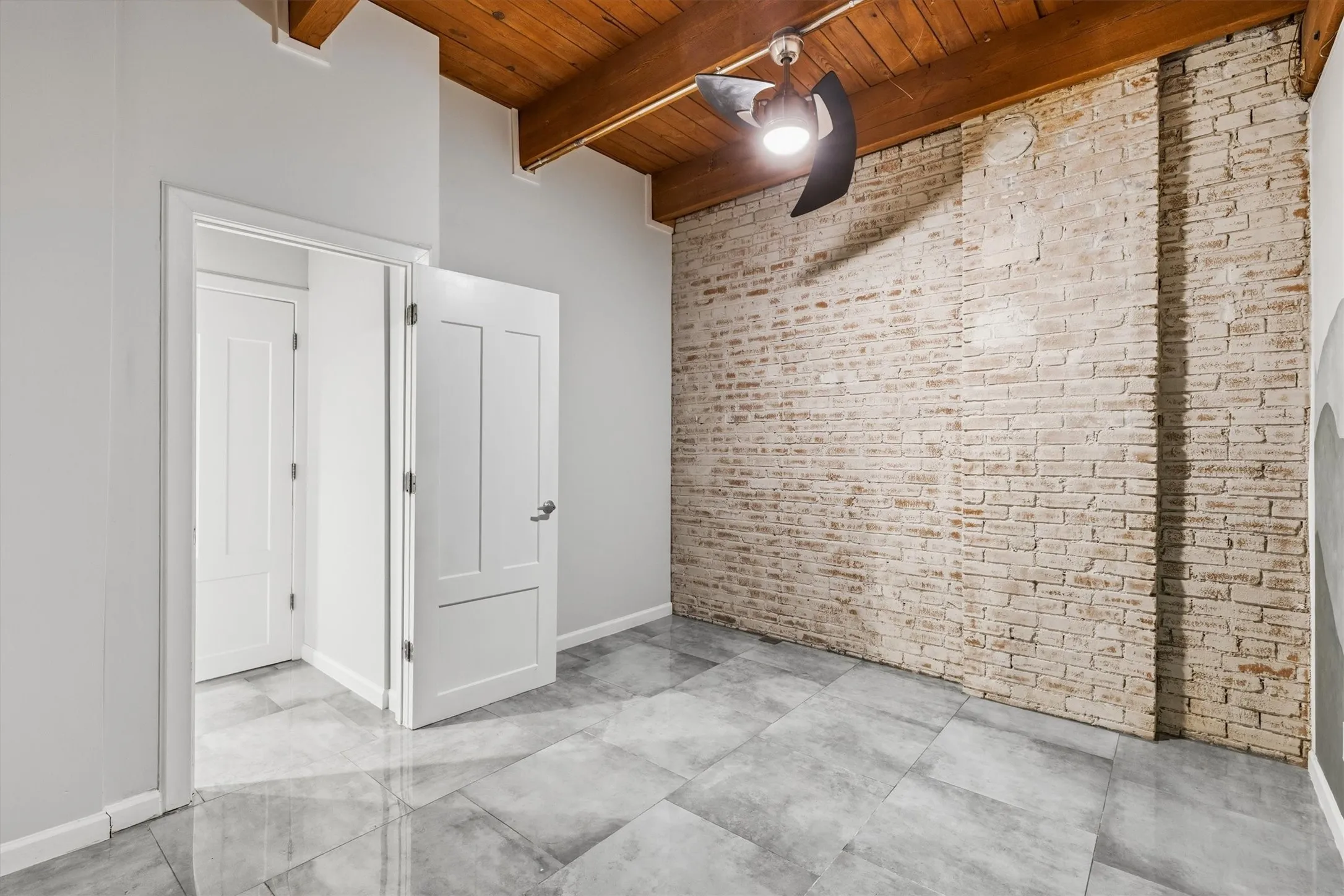 Condominium For Rent in Dallas County , 509 Elm Street 604, Dallas, Texas 75202, 4 Bedroom, 3 Bathroom, 2 Garage spaces, 2,522 Sqft, built in 1930, mls#21368501, Real Estate Agent in Dallas, Homes For Rent in Dallas county, Homes For Rent in Dallas, Realtor in Dallas Texas, Real Estate Brokerage Independent Realty Texas, Luminita Cordes Realtor
