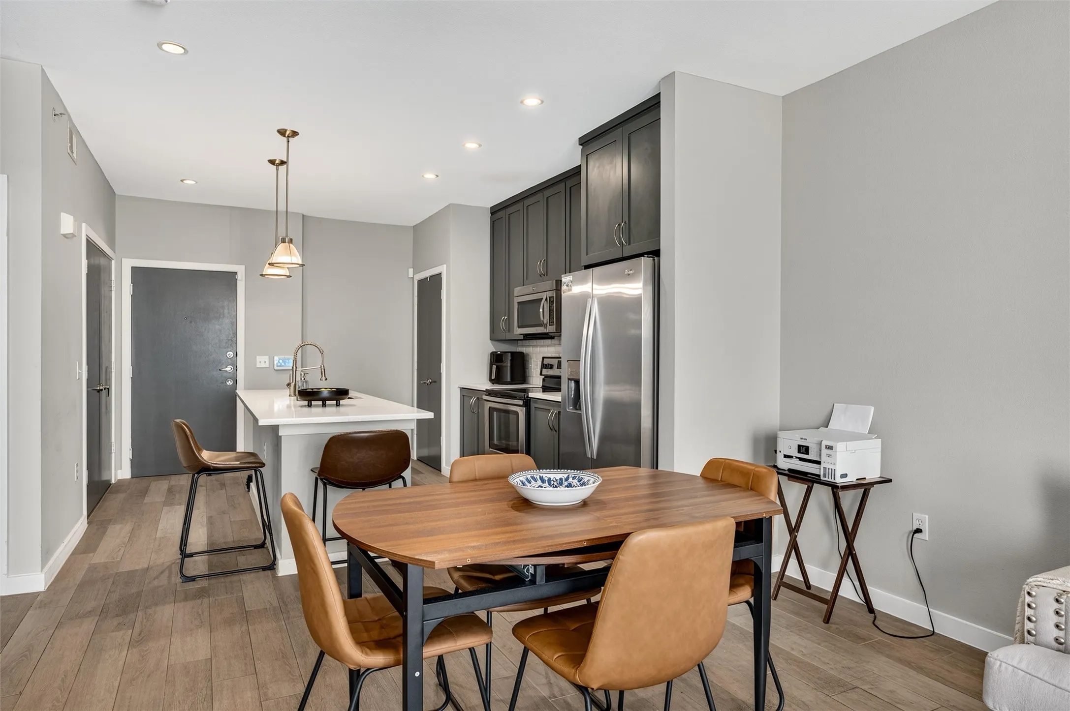 Condominium For Sale in Dallas County , 5609 Smu Boulevard 512, Dallas, Texas 75206, 1 Bedroom, 1 Bathroom, 1 Garage spaces, 752 Sqft, built in 2008, mls#21370459, Real Estate Agent in Dallas, Homes For Sale in Dallas county, Homes For Sale in Dallas, Realtor in Dallas Texas, Real Estate Brokerage Independent Realty Texas, Luminita Cordes Realtor