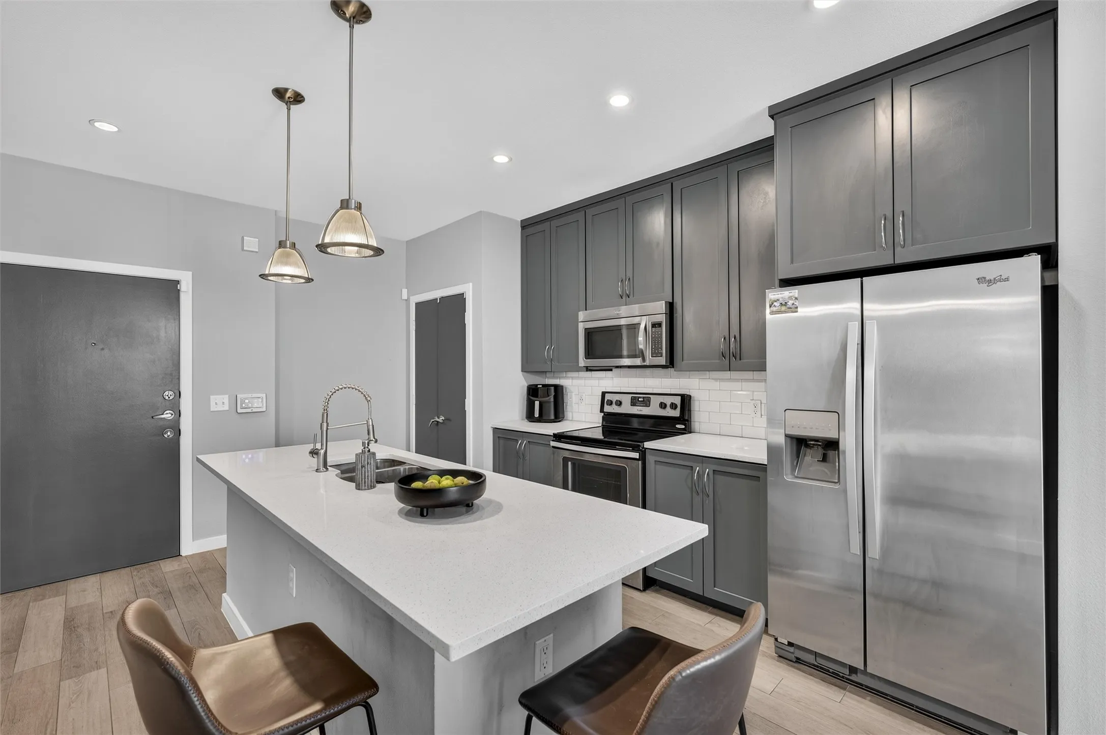 Condominium For Sale in Dallas County , 5609 Smu Boulevard 512, Dallas, Texas 75206, 1 Bedroom, 1 Bathroom, 1 Garage spaces, 752 Sqft, built in 2008, mls#21370459, Real Estate Agent in Dallas, Homes For Sale in Dallas county, Homes For Sale in Dallas, Realtor in Dallas Texas, Real Estate Brokerage Independent Realty Texas, Luminita Cordes Realtor