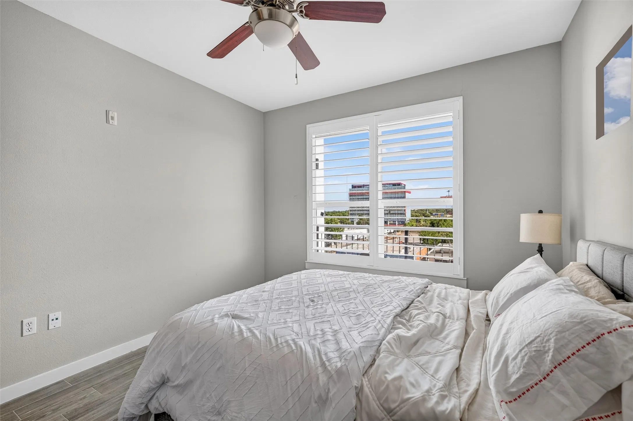 Condominium For Sale in Dallas County , 5609 Smu Boulevard 512, Dallas, Texas 75206, 1 Bedroom, 1 Bathroom, 1 Garage spaces, 752 Sqft, built in 2008, mls#21370459, Real Estate Agent in Dallas, Homes For Sale in Dallas county, Homes For Sale in Dallas, Realtor in Dallas Texas, Real Estate Brokerage Independent Realty Texas, Luminita Cordes Realtor