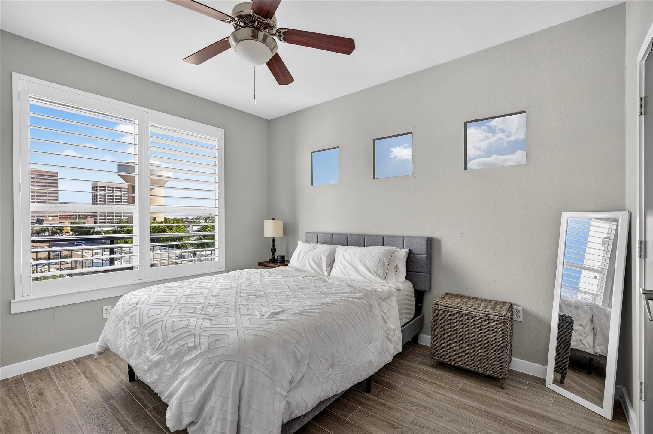 Condominium For Sale in Dallas County , 5609 Smu Boulevard 512, Dallas, Texas 75206, 1 Bedroom, 1 Bathroom, 1 Garage spaces, 752 Sqft, built in 2008, mls#21370459, Real Estate Agent in Dallas, Homes For Sale in Dallas county, Homes For Sale in Dallas, Realtor in Dallas Texas, Real Estate Brokerage Independent Realty Texas, Luminita Cordes Realtor
