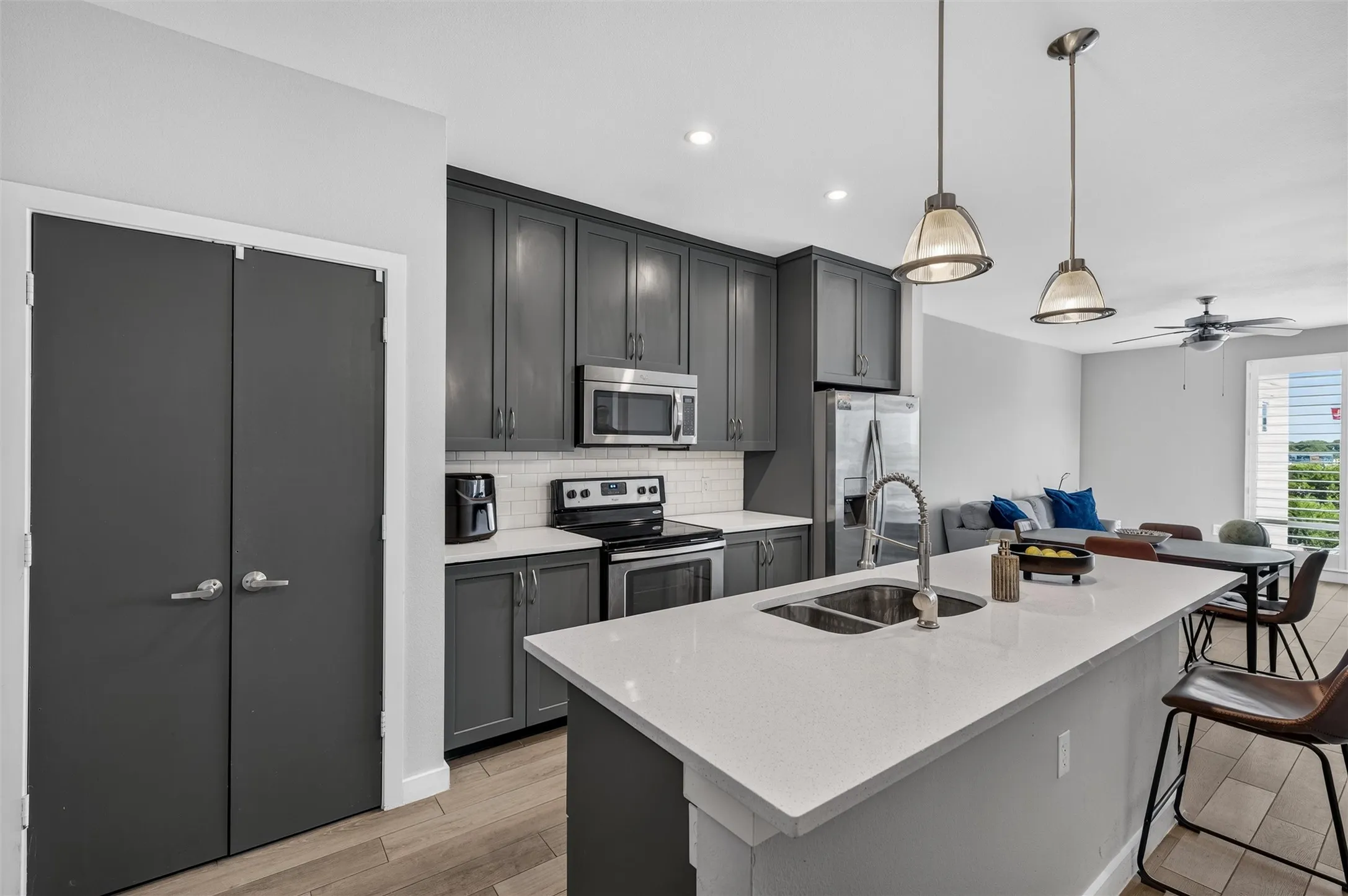 Condominium For Sale in Dallas County , 5609 Smu Boulevard 512, Dallas, Texas 75206, 1 Bedroom, 1 Bathroom, 1 Garage spaces, 752 Sqft, built in 2008, mls#21370459, Real Estate Agent in Dallas, Homes For Sale in Dallas county, Homes For Sale in Dallas, Realtor in Dallas Texas, Real Estate Brokerage Independent Realty Texas, Luminita Cordes Realtor