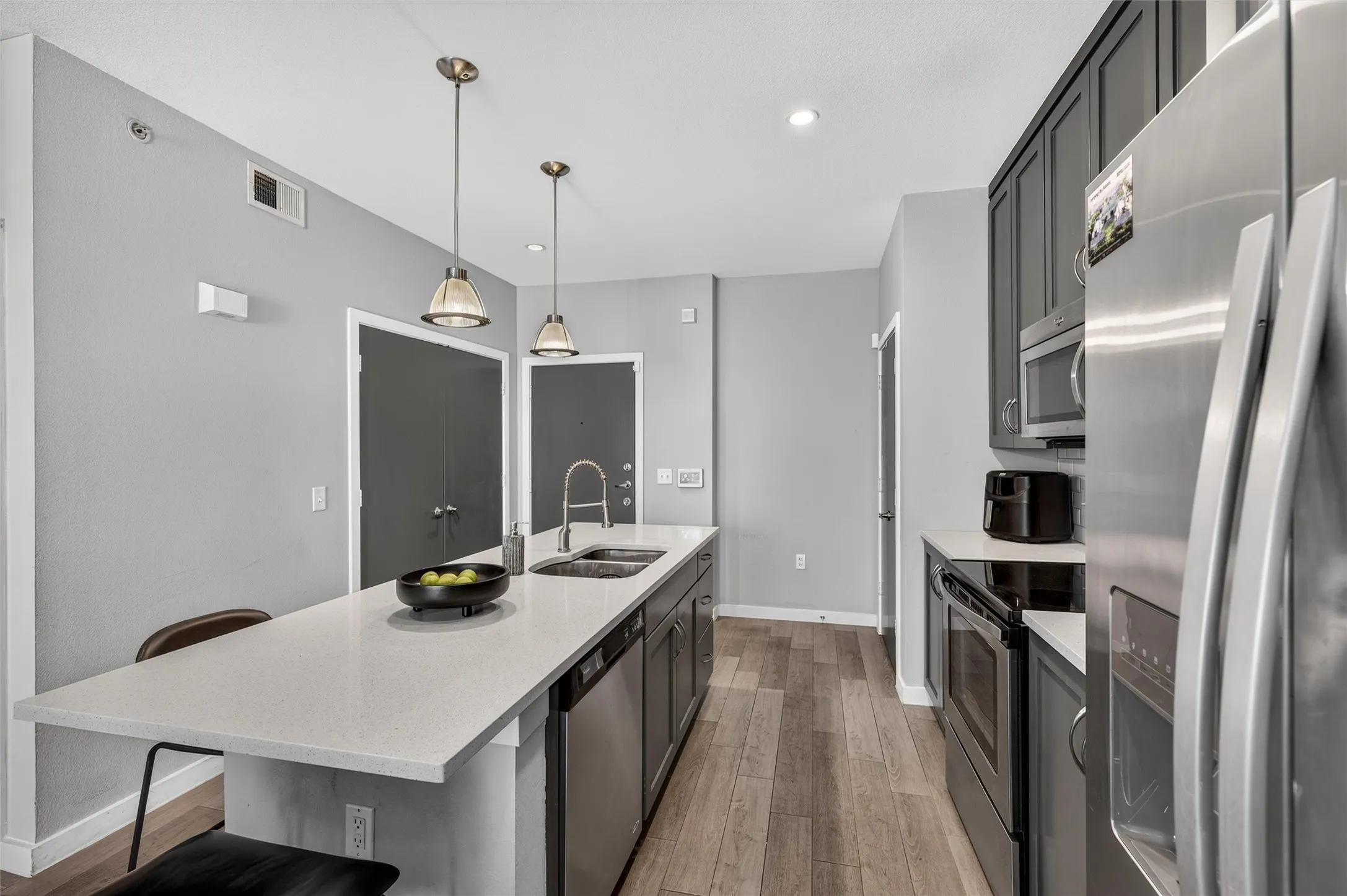 Condominium For Sale in Dallas County , 5609 Smu Boulevard 512, Dallas, Texas 75206, 1 Bedroom, 1 Bathroom, 1 Garage spaces, 752 Sqft, built in 2008, mls#21370459, Real Estate Agent in Dallas, Homes For Sale in Dallas county, Homes For Sale in Dallas, Realtor in Dallas Texas, Real Estate Brokerage Independent Realty Texas, Luminita Cordes Realtor