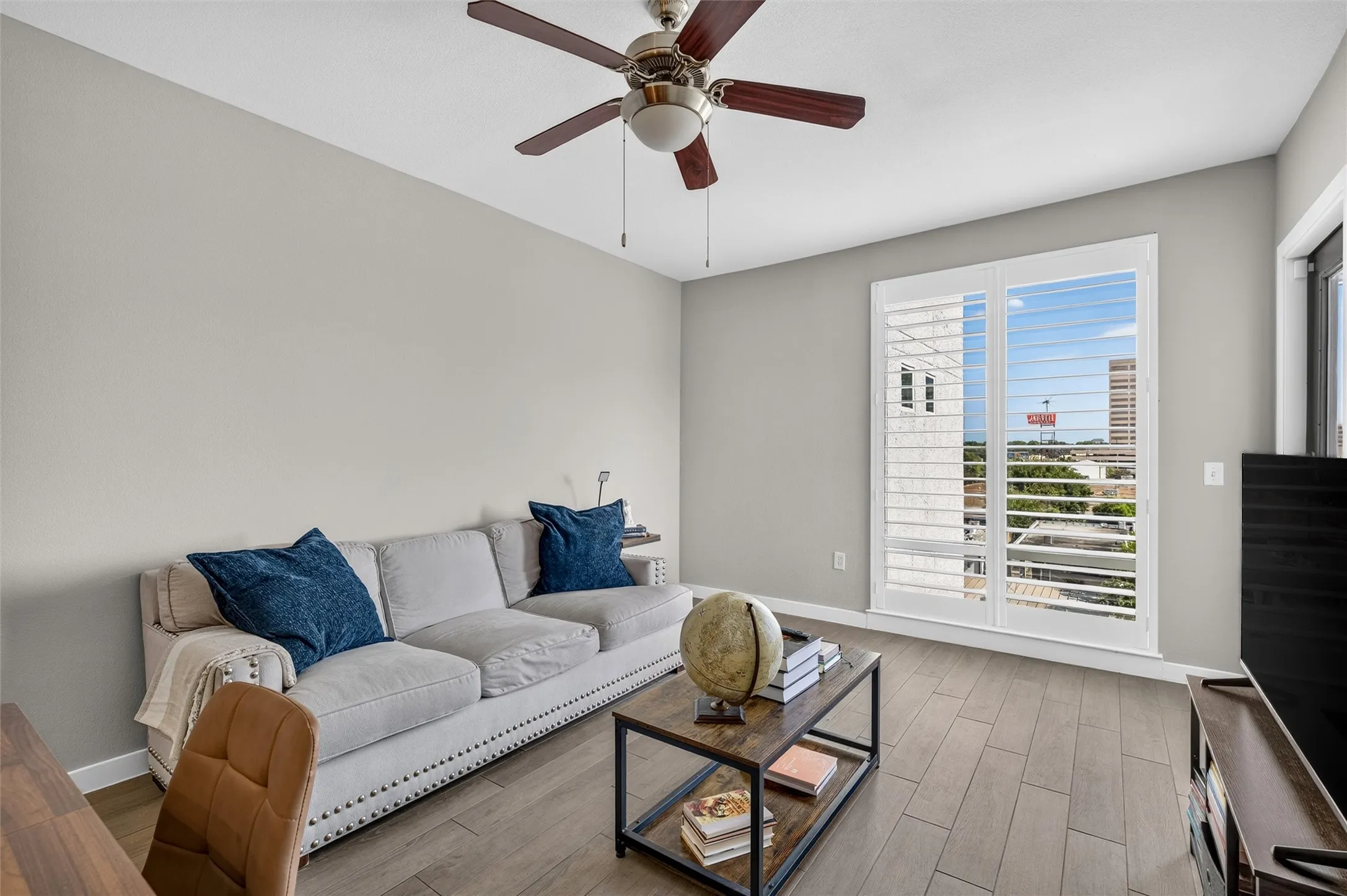Condominium For Sale in Dallas County , 5609 Smu Boulevard 512, Dallas, Texas 75206, 1 Bedroom, 1 Bathroom, 1 Garage spaces, 752 Sqft, built in 2008, mls#21370459, Real Estate Agent in Dallas, Homes For Sale in Dallas county, Homes For Sale in Dallas, Realtor in Dallas Texas, Real Estate Brokerage Independent Realty Texas, Luminita Cordes Realtor