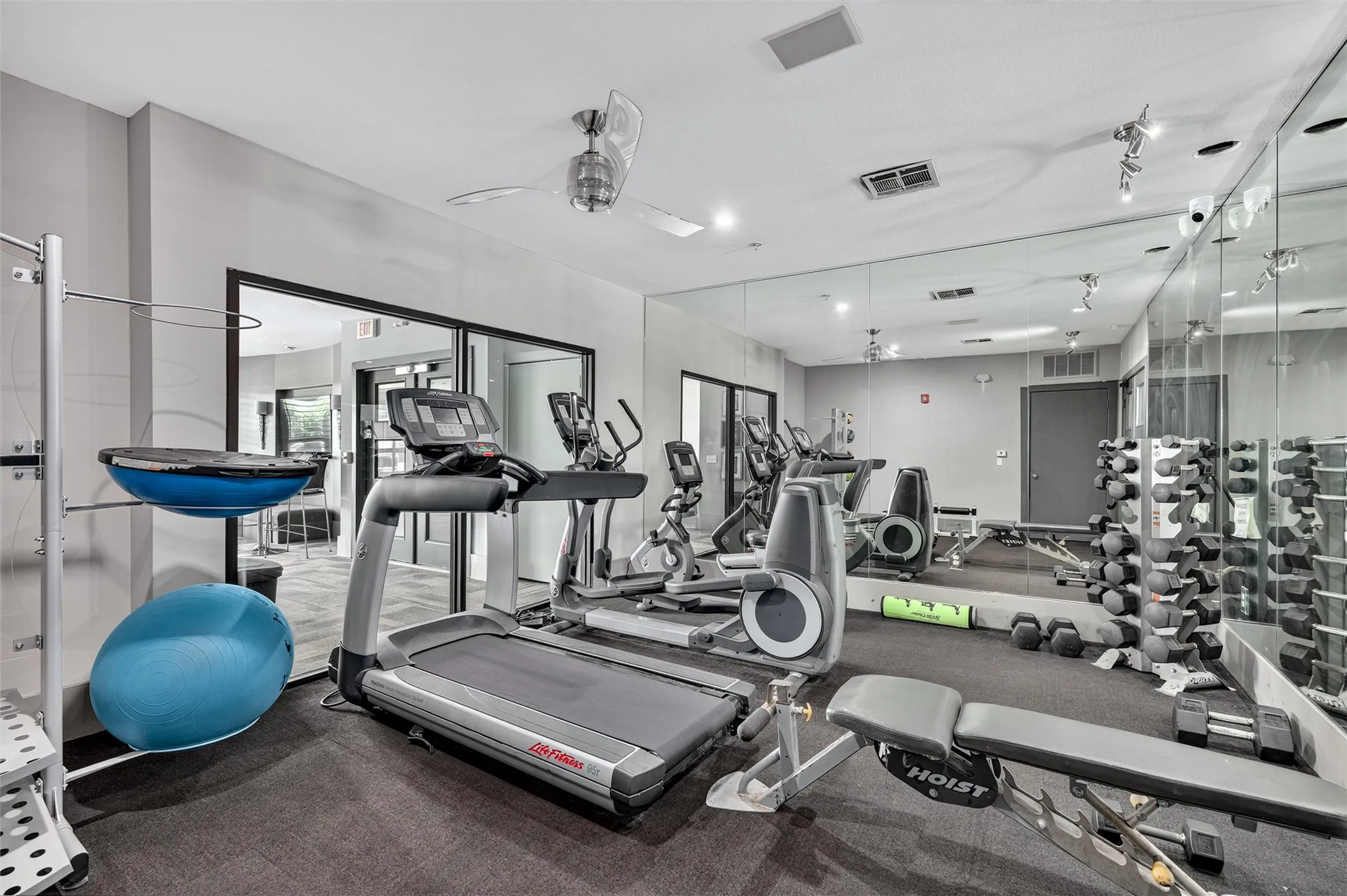 Condominium For Sale in Dallas County , 5609 Smu Boulevard 512, Dallas, Texas 75206, 1 Bedroom, 1 Bathroom, 1 Garage spaces, 752 Sqft, built in 2008, mls#21370459, Real Estate Agent in Dallas, Homes For Sale in Dallas county, Homes For Sale in Dallas, Realtor in Dallas Texas, Real Estate Brokerage Independent Realty Texas, Luminita Cordes Realtor