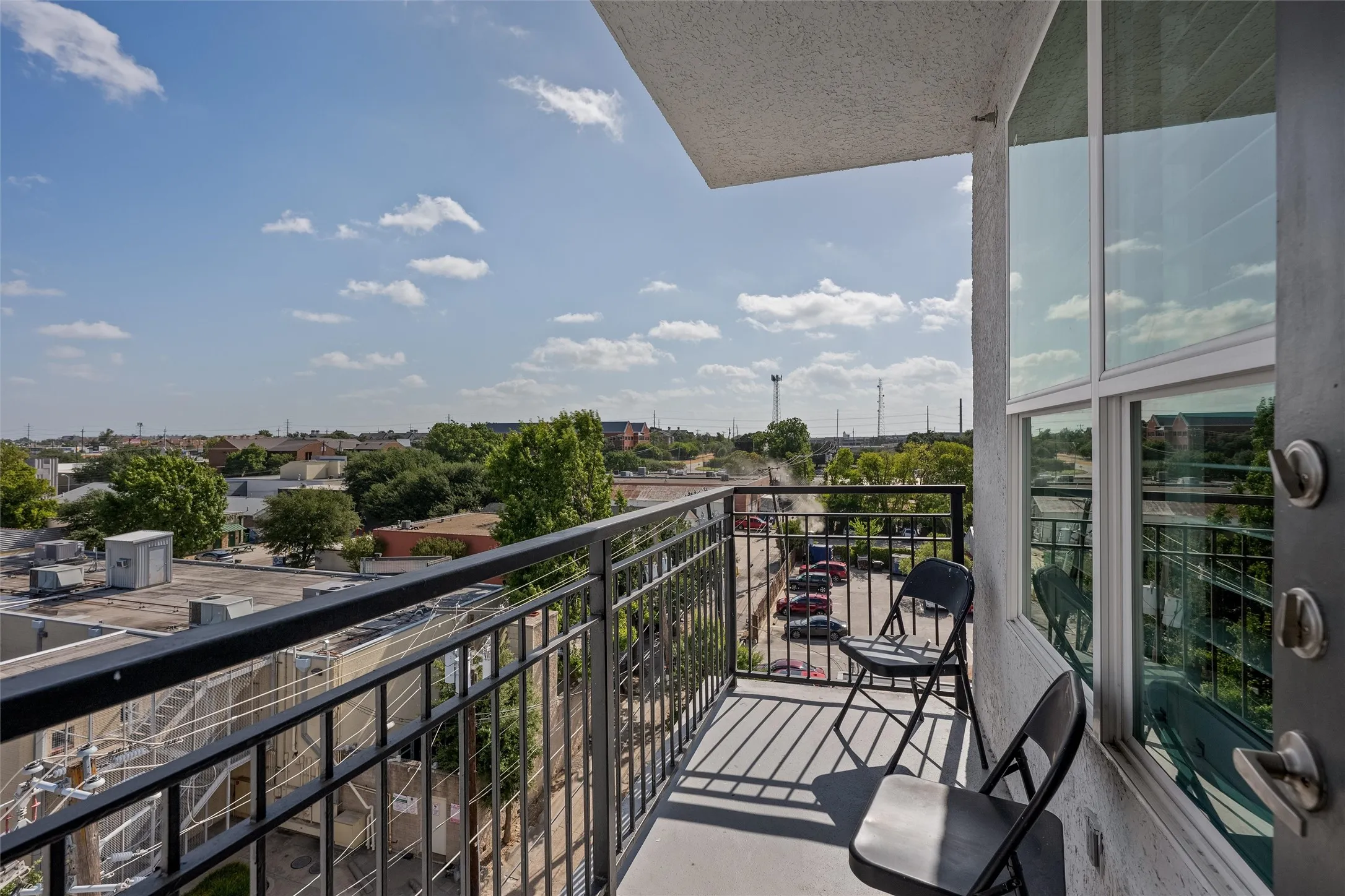 Condominium For Sale in Dallas County , 5609 Smu Boulevard 512, Dallas, Texas 75206, 1 Bedroom, 1 Bathroom, 1 Garage spaces, 752 Sqft, built in 2008, mls#21370459, Real Estate Agent in Dallas, Homes For Sale in Dallas county, Homes For Sale in Dallas, Realtor in Dallas Texas, Real Estate Brokerage Independent Realty Texas, Luminita Cordes Realtor