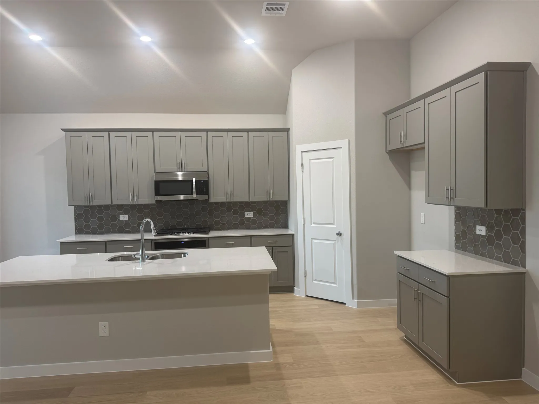 Single Family Residence For Rent in Ellis County , 400 Stone Hollow Drive, Ferris, Texas 75125, 4 Bedroom, 2 Bathroom, 2 Garage spaces, 2,029 Sqft, built in 2025, mls#21370672, Real Estate Agent in Ferris, Homes For Rent in Ellis county, Homes For Rent in Ferris, Realtor in Ferris Texas, Real Estate Brokerage Independent Realty Texas, Luminita Cordes Realtor