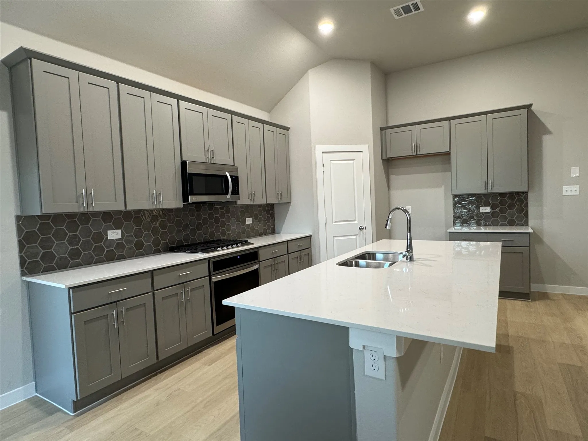 Single Family Residence For Rent in Ellis County , 400 Stone Hollow Drive, Ferris, Texas 75125, 4 Bedroom, 2 Bathroom, 2 Garage spaces, 2,029 Sqft, built in 2025, mls#21370672, Real Estate Agent in Ferris, Homes For Rent in Ellis county, Homes For Rent in Ferris, Realtor in Ferris Texas, Real Estate Brokerage Independent Realty Texas, Luminita Cordes Realtor