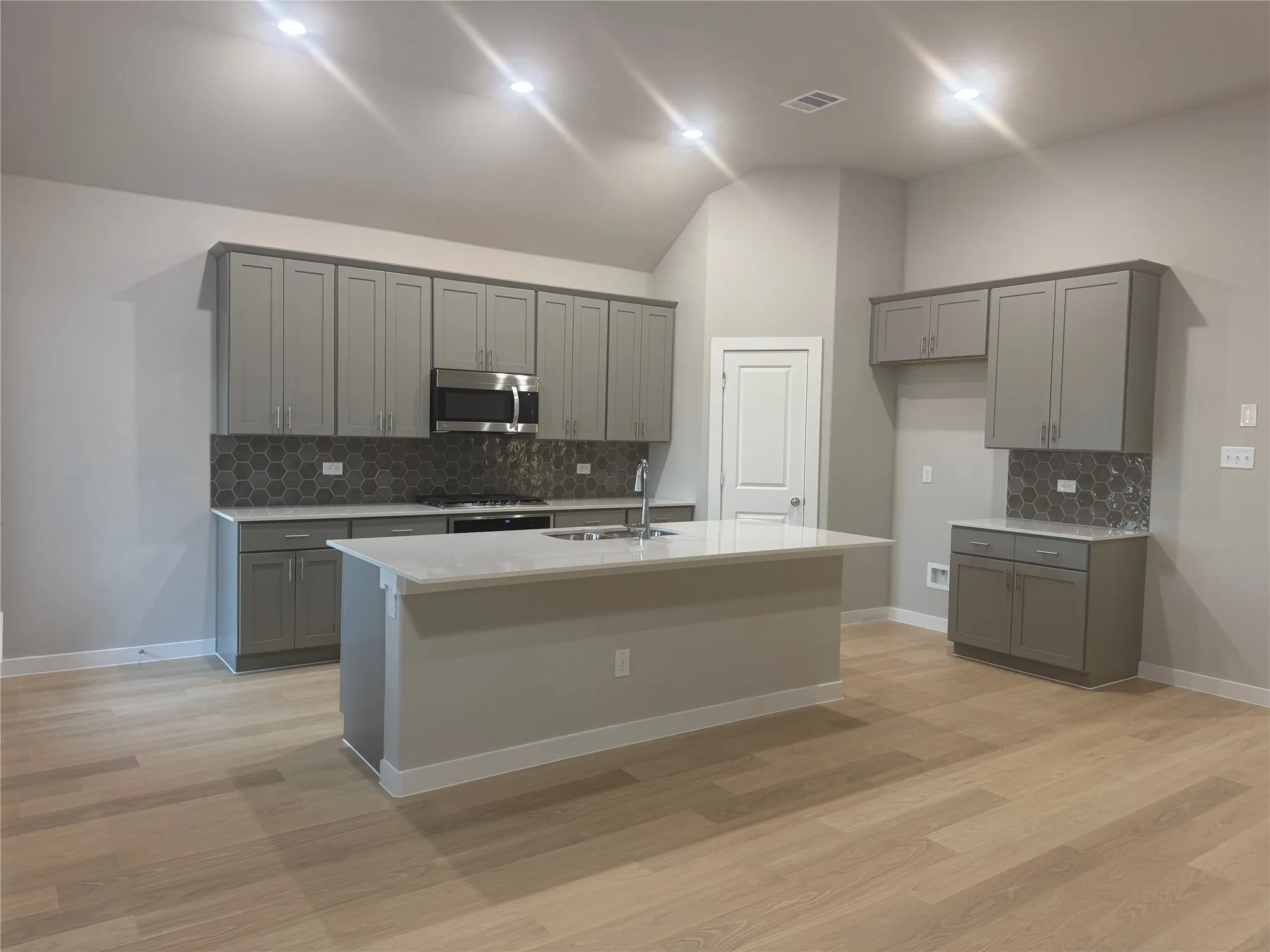 Single Family Residence For Rent in Ellis County , 400 Stone Hollow Drive, Ferris, Texas 75125, 4 Bedroom, 2 Bathroom, 2 Garage spaces, 2,029 Sqft, built in 2025, mls#21370672, Real Estate Agent in Ferris, Homes For Rent in Ellis county, Homes For Rent in Ferris, Realtor in Ferris Texas, Real Estate Brokerage Independent Realty Texas, Luminita Cordes Realtor