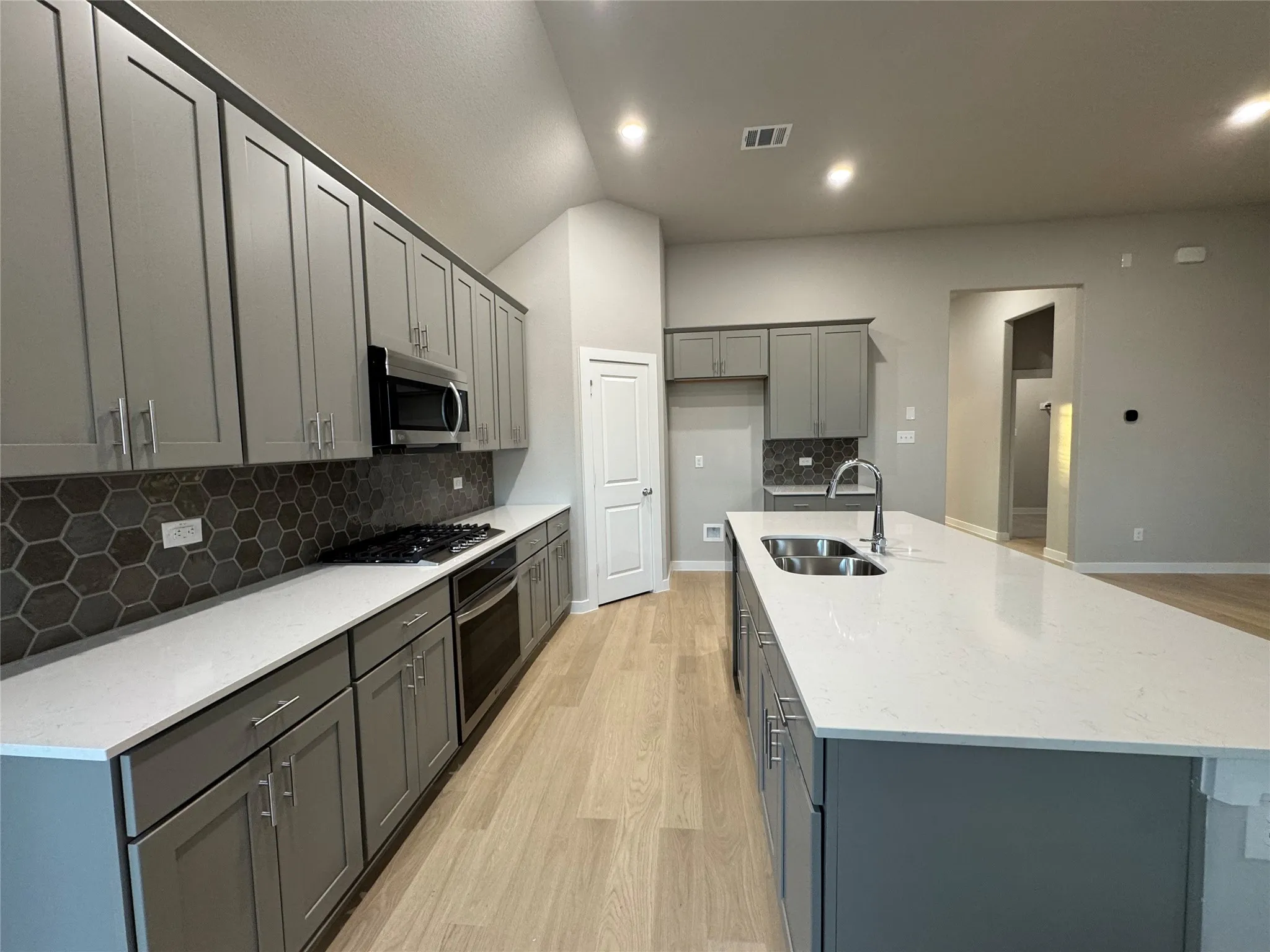 Single Family Residence For Rent in Ellis County , 400 Stone Hollow Drive, Ferris, Texas 75125, 4 Bedroom, 2 Bathroom, 2 Garage spaces, 2,029 Sqft, built in 2025, mls#21370672, Real Estate Agent in Ferris, Homes For Rent in Ellis county, Homes For Rent in Ferris, Realtor in Ferris Texas, Real Estate Brokerage Independent Realty Texas, Luminita Cordes Realtor