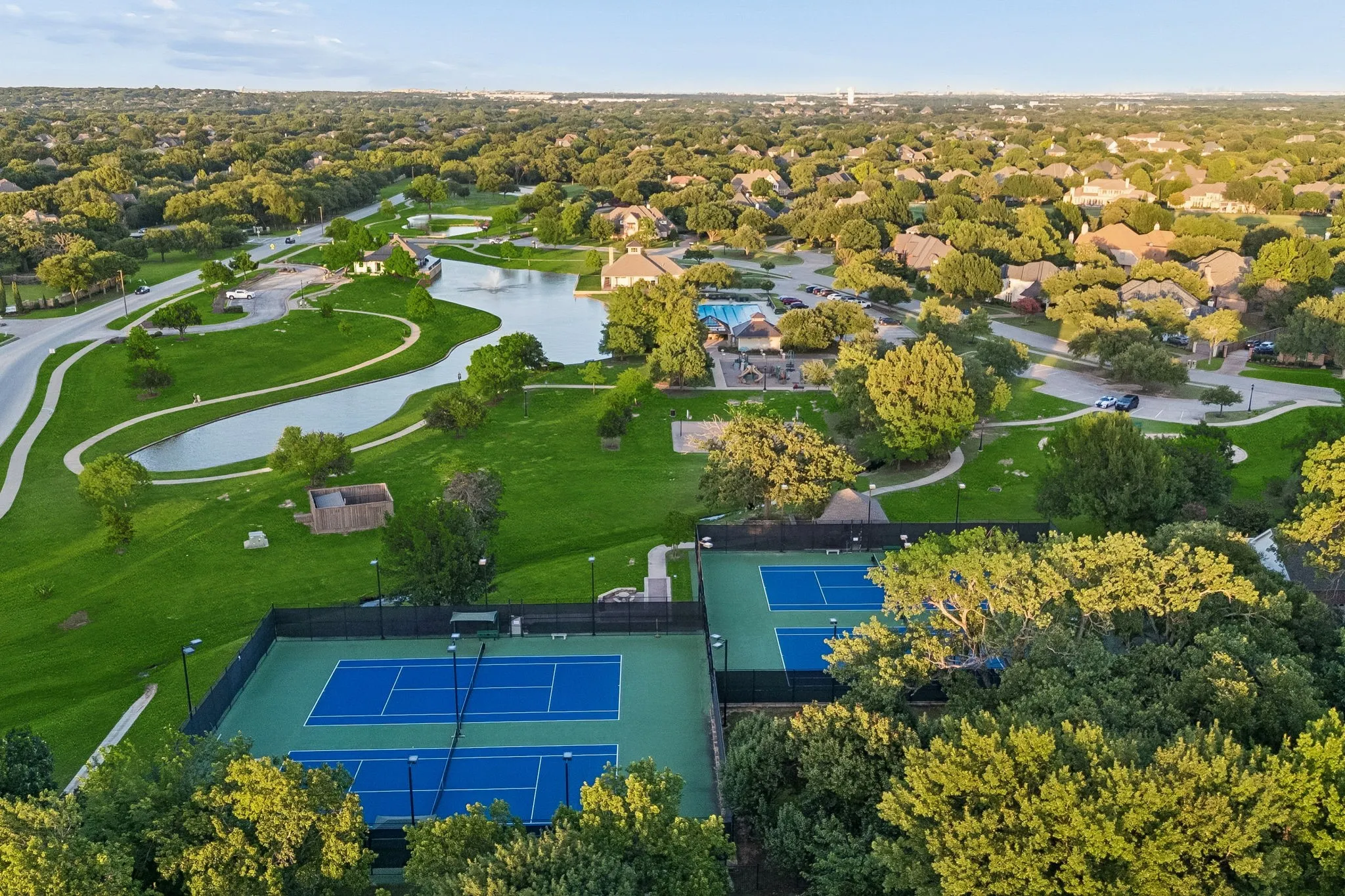Single Family Residence For Sale in Tarrant County , 1415 Bent Creek Drive, Southlake, Texas 76092, 5 Bedroom, 5 Bathroom, 3 Garage spaces, 4,835 Sqft, built in 1994, mls#21368939, Real Estate Agent in Southlake, Homes For Sale in Tarrant county, Homes For Sale in Southlake, Realtor in Southlake Texas, Real Estate Brokerage Independent Realty Texas, Luminita Cordes Realtor