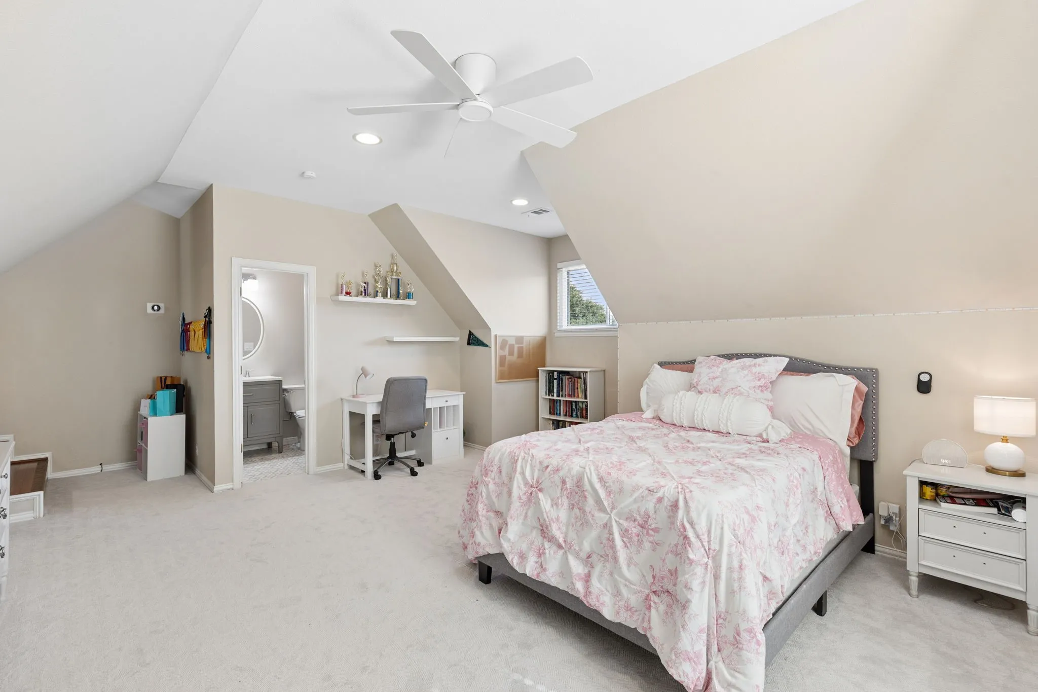 Single Family Residence For Sale in Tarrant County , 1415 Bent Creek Drive, Southlake, Texas 76092, 5 Bedroom, 5 Bathroom, 3 Garage spaces, 4,835 Sqft, built in 1994, mls#21368939, Real Estate Agent in Southlake, Homes For Sale in Tarrant county, Homes For Sale in Southlake, Realtor in Southlake Texas, Real Estate Brokerage Independent Realty Texas, Luminita Cordes Realtor