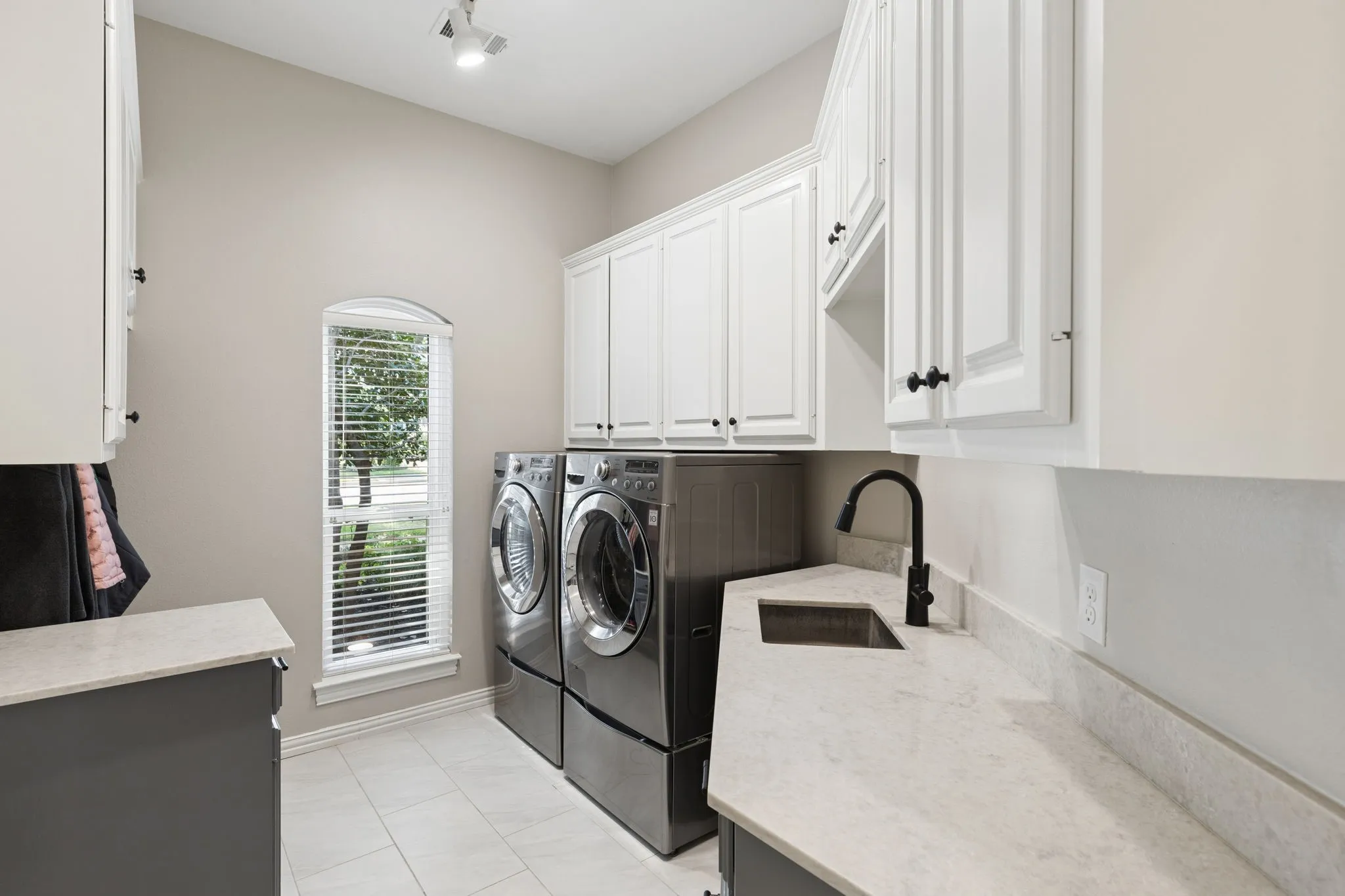 Single Family Residence For Sale in Tarrant County , 1415 Bent Creek Drive, Southlake, Texas 76092, 5 Bedroom, 5 Bathroom, 3 Garage spaces, 4,835 Sqft, built in 1994, mls#21368939, Real Estate Agent in Southlake, Homes For Sale in Tarrant county, Homes For Sale in Southlake, Realtor in Southlake Texas, Real Estate Brokerage Independent Realty Texas, Luminita Cordes Realtor