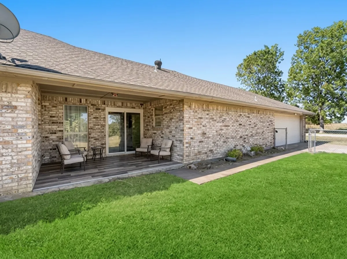 Single Family Residence For Rent in Fannin County , 10492 US Highway 69, Whitewright, Texas 75491, 3 Bedroom, 2 Bathroom, 2 Garage spaces, 2,127 Sqft, built in 1987, mls#21370674, Real Estate Agent in Whitewright, Homes For Rent in Fannin county, Homes For Rent in Whitewright, Realtor in Whitewright Texas, Real Estate Brokerage Independent Realty Texas, Luminita Cordes Realtor