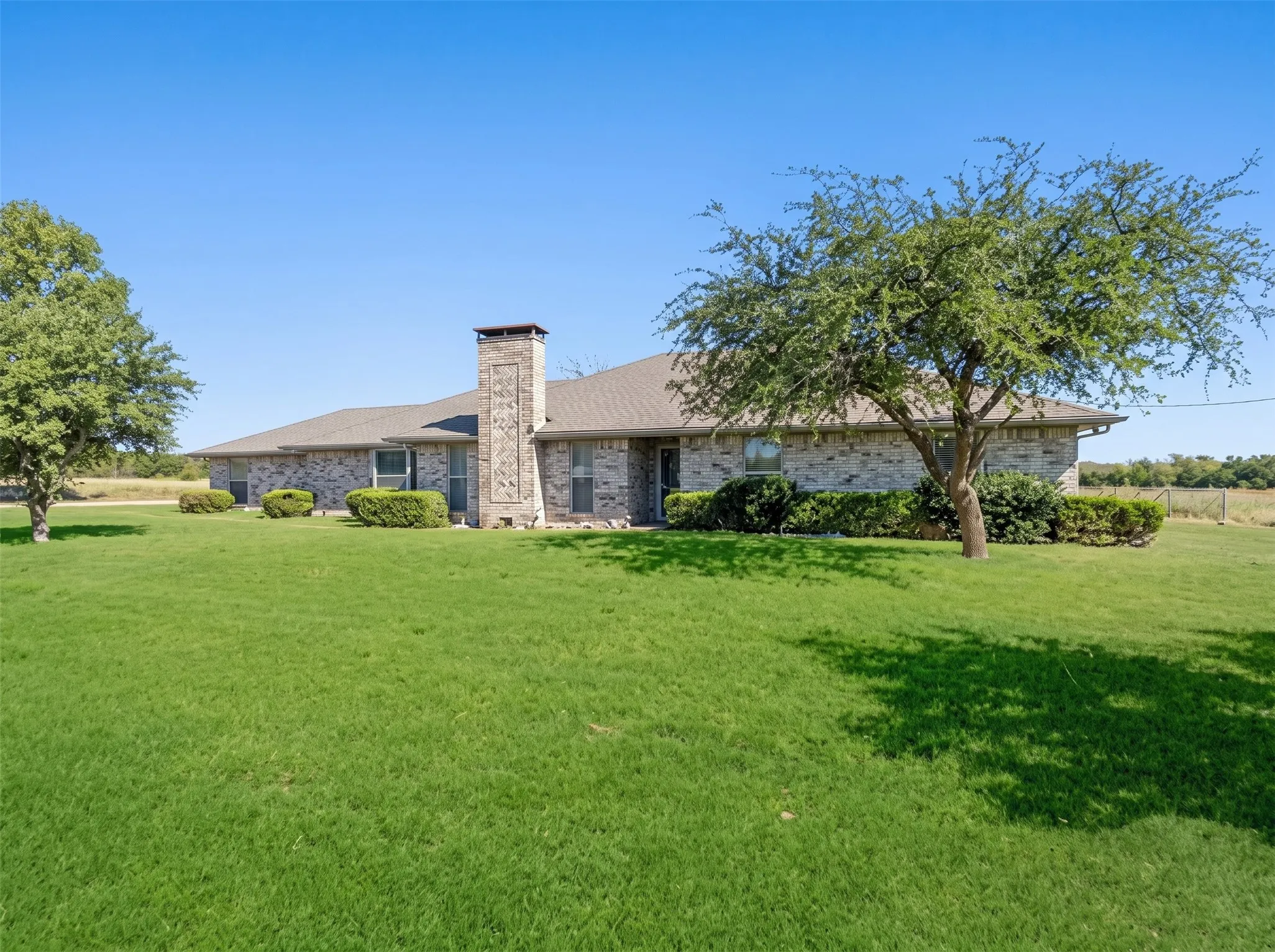 Single Family Residence For Rent in Fannin County , 10492 US Highway 69, Whitewright, Texas 75491, 3 Bedroom, 2 Bathroom, 2 Garage spaces, 2,127 Sqft, built in 1987, mls#21370674, Real Estate Agent in Whitewright, Homes For Rent in Fannin county, Homes For Rent in Whitewright, Realtor in Whitewright Texas, Real Estate Brokerage Independent Realty Texas, Luminita Cordes Realtor