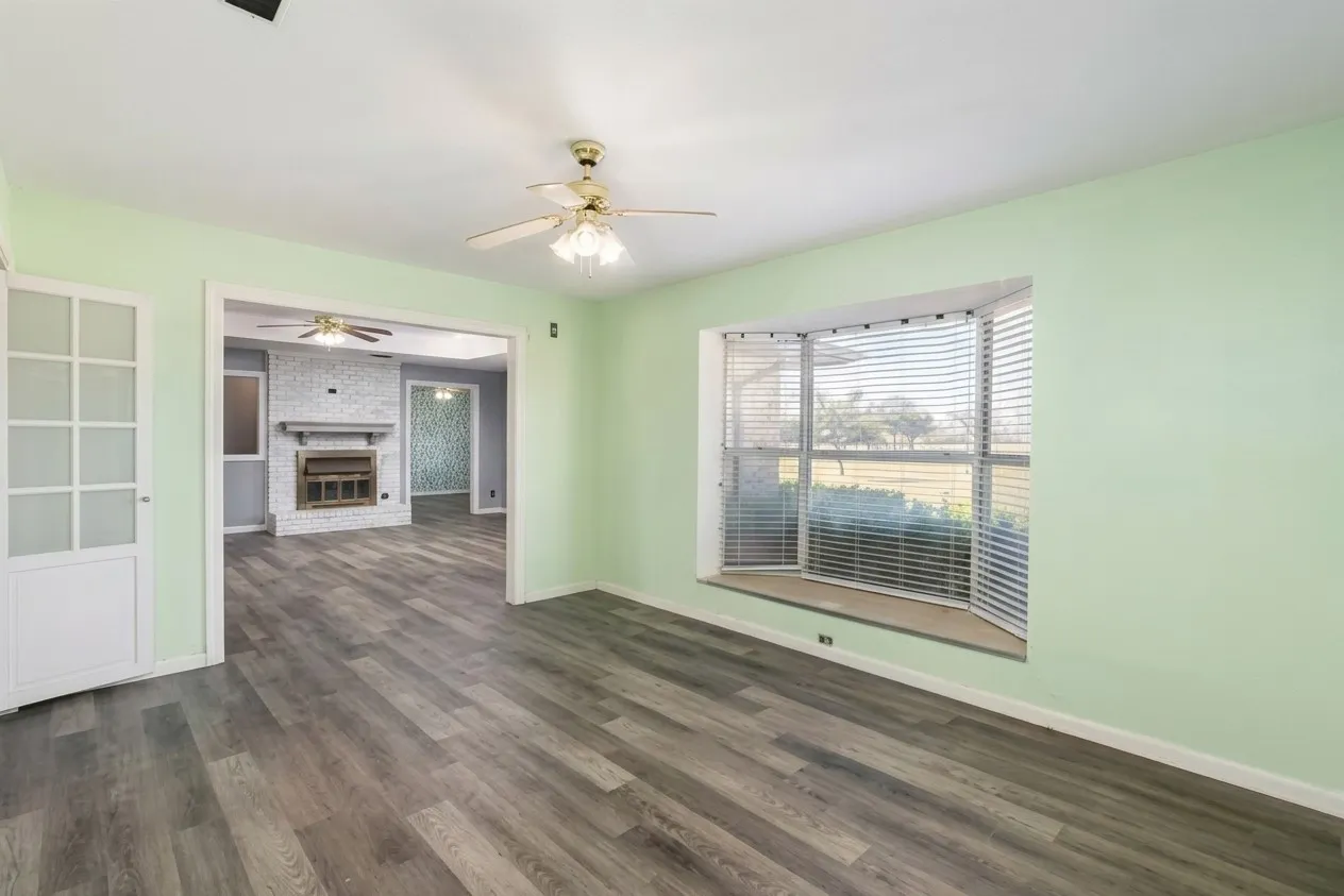 Single Family Residence For Rent in Fannin County , 10492 US Highway 69, Whitewright, Texas 75491, 3 Bedroom, 2 Bathroom, 2 Garage spaces, 2,127 Sqft, built in 1987, mls#21370674, Real Estate Agent in Whitewright, Homes For Rent in Fannin county, Homes For Rent in Whitewright, Realtor in Whitewright Texas, Real Estate Brokerage Independent Realty Texas, Luminita Cordes Realtor